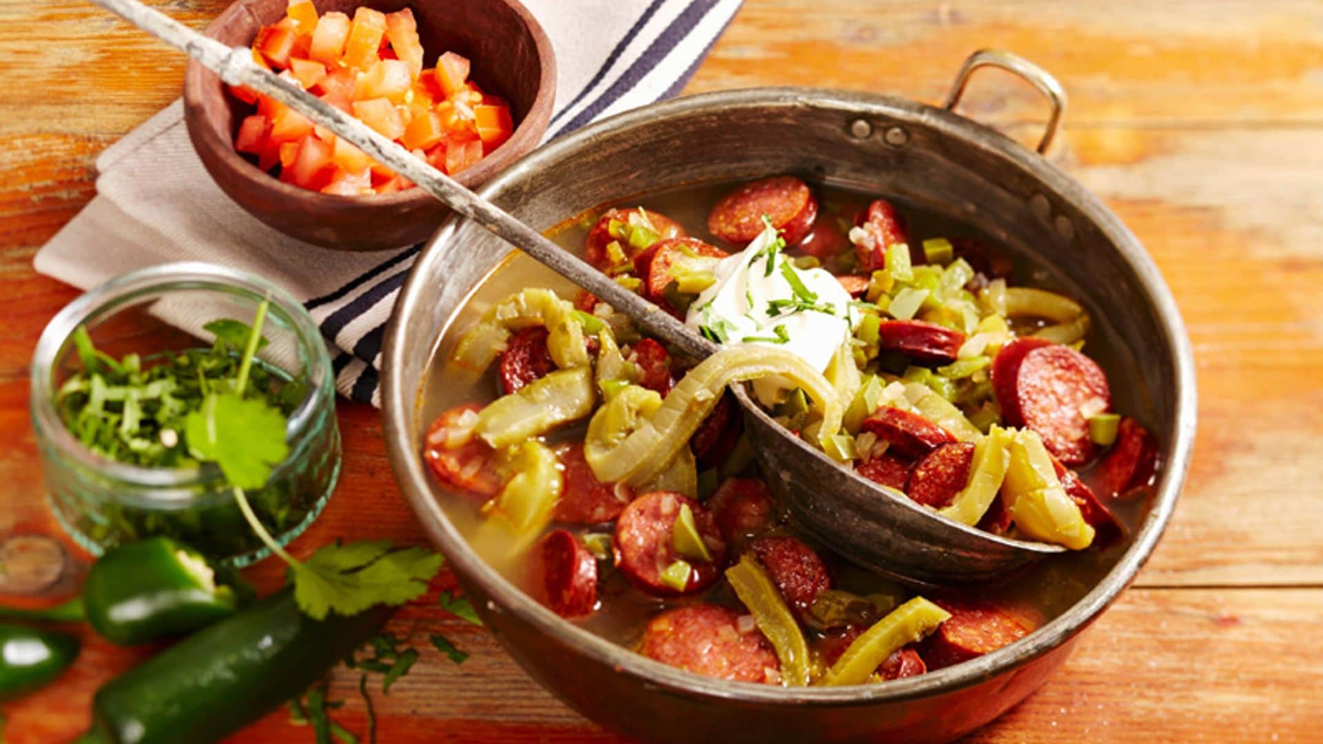 Sopa de chorizo con nopales