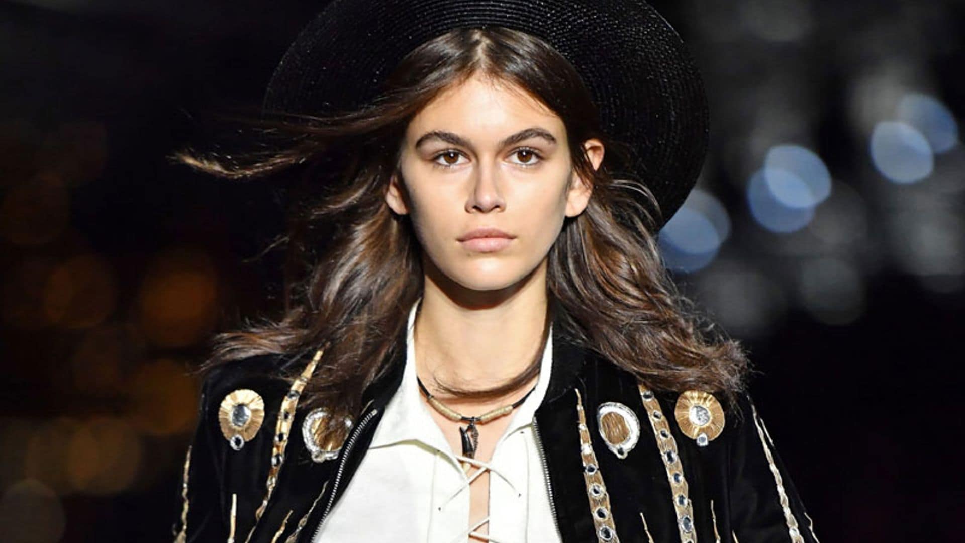 ¡Nuevo hito para Kaia Gerber! La modelo debuta en el desfile masculino de Saint Laurent