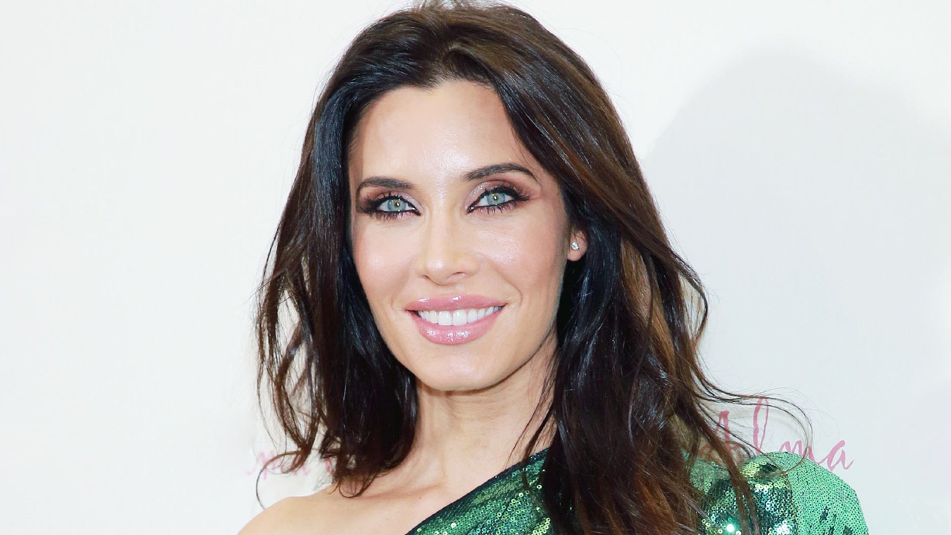 Pilar Rubio se atreve con una manicura... ¡con 'piercing'!