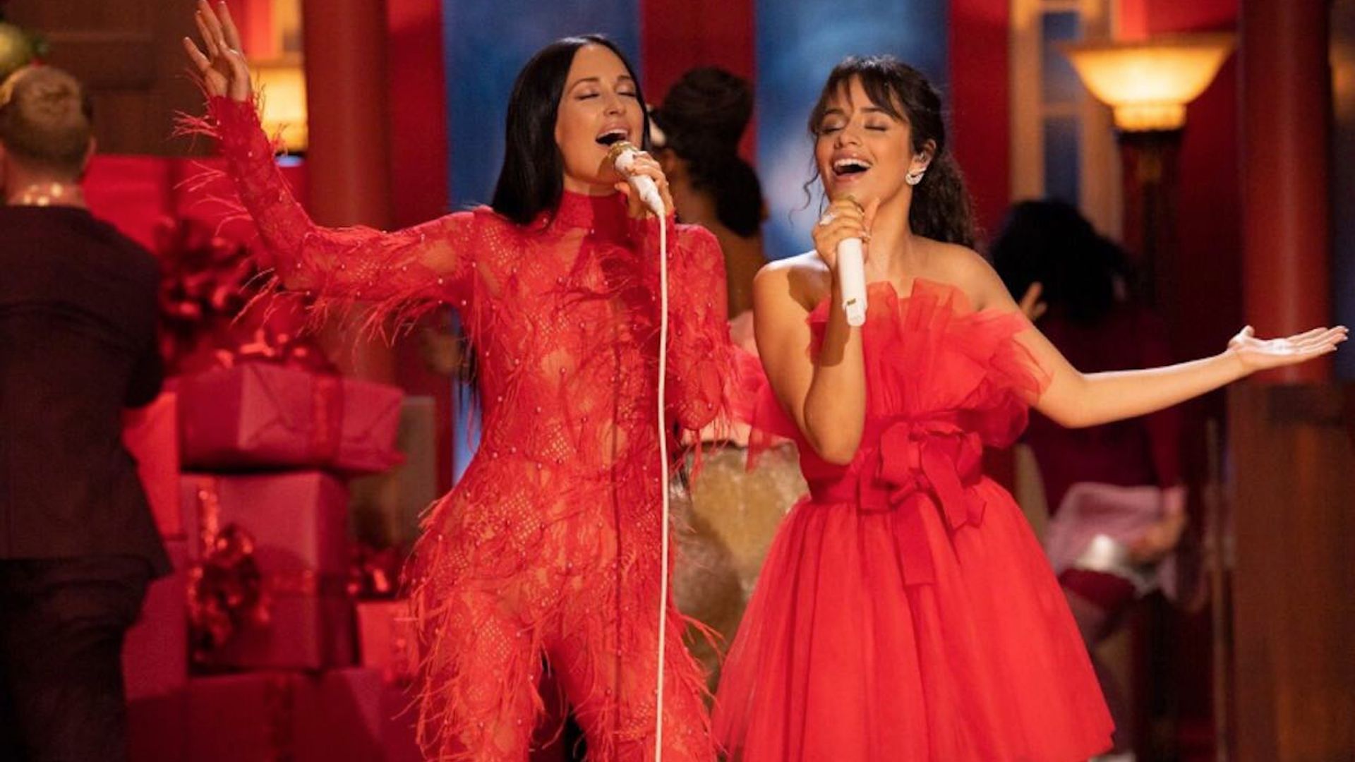 Kacey Musgraves reinventa la Navidad con Camila Cabello y Lana del Rey