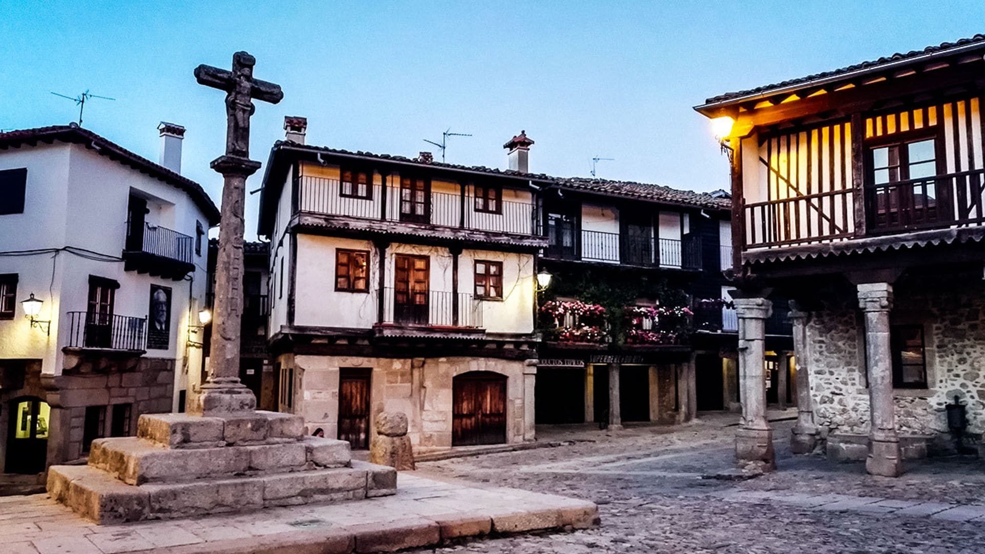 Este es el pueblo que ha ganado el concurso de Ferrero Rocher y más brillará esta Navidad