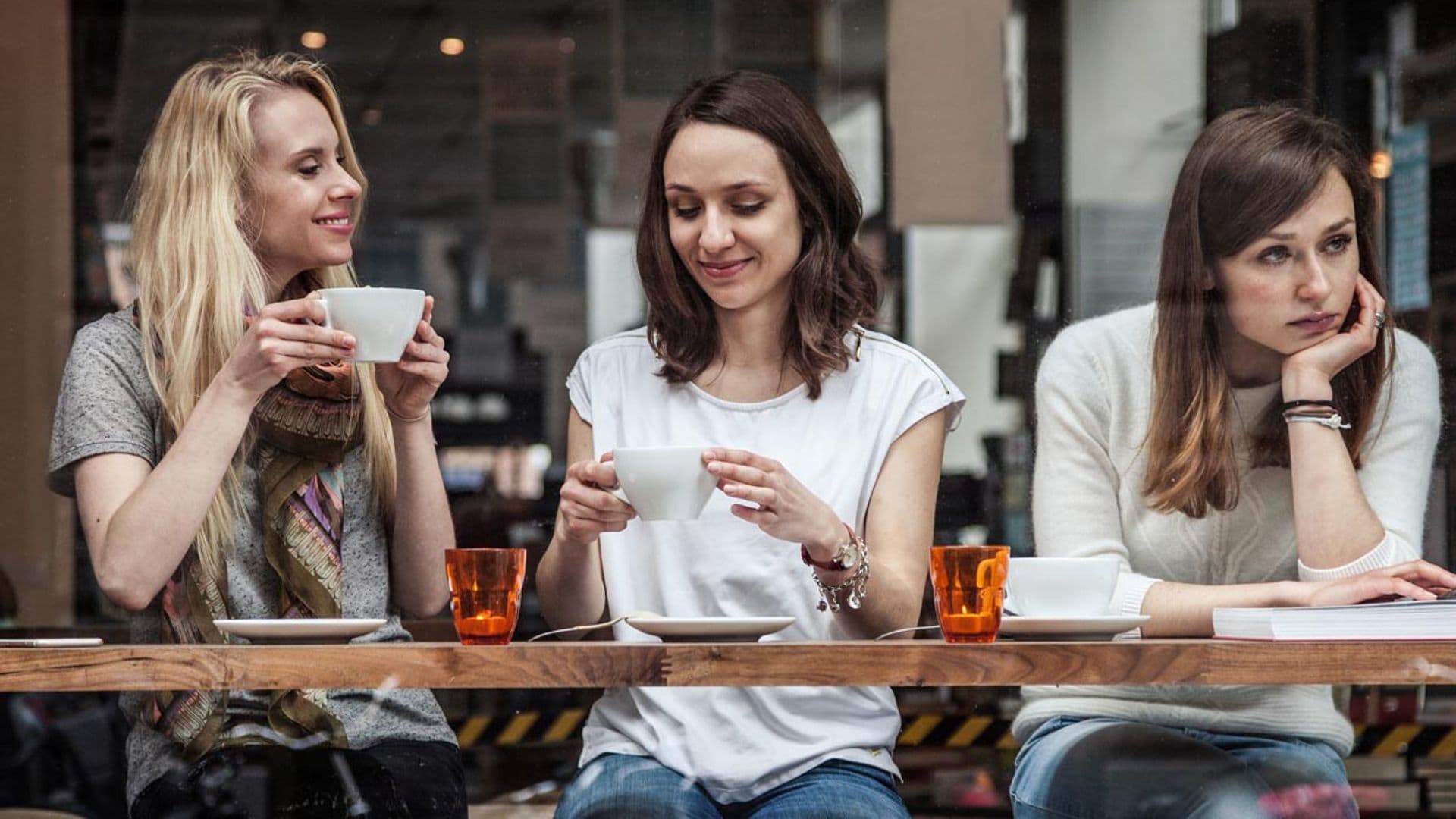 ¿Por qué algunos amigos te cansan más que otros? Tu 'batería social' tiene la respuesta