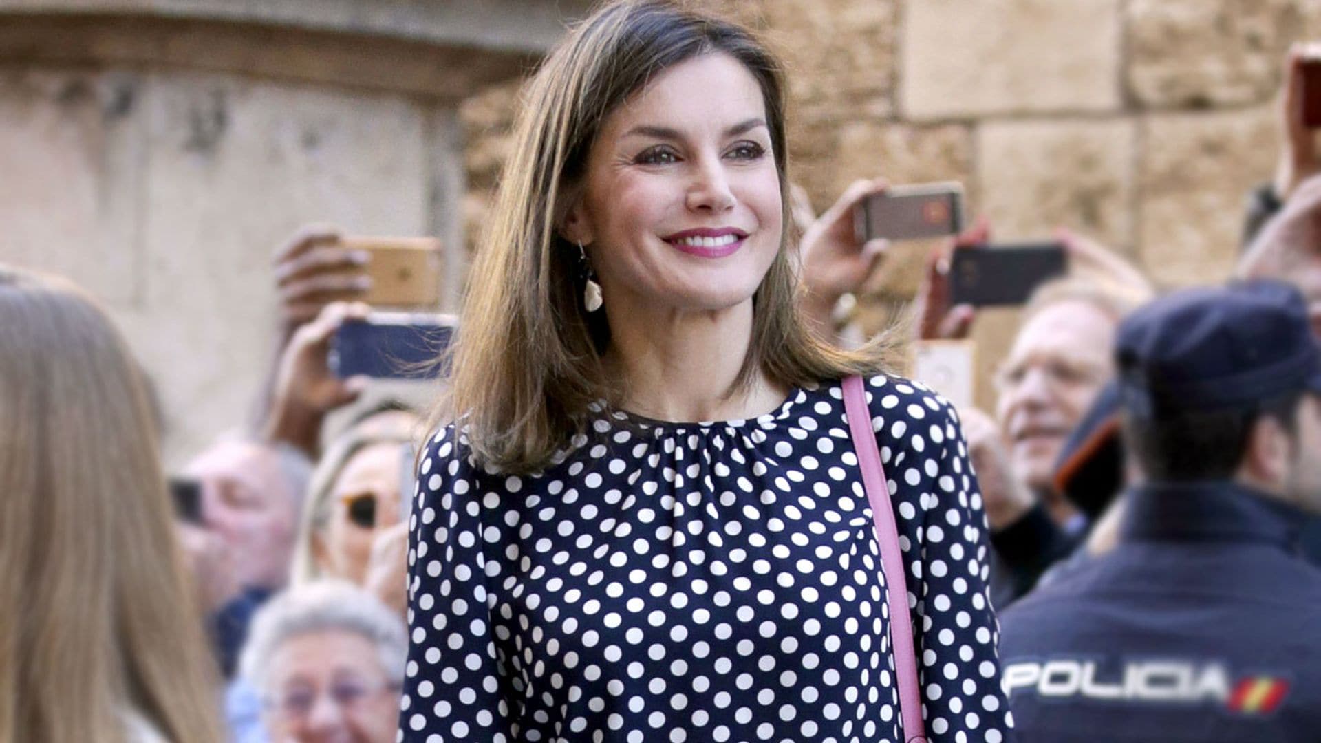 El estilo más versátil de doña Letizia en una misma cita