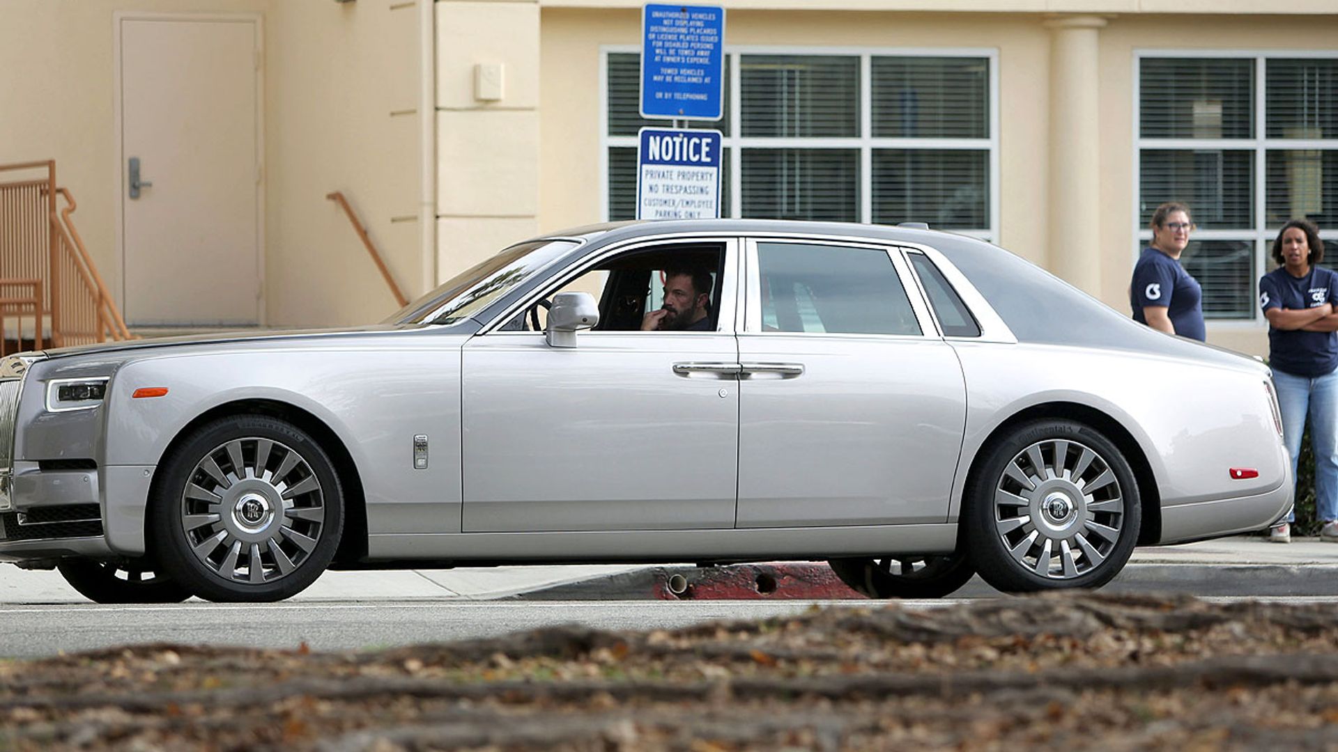 ¡Cómo un galán de época! Ben Affleck, presume de coche clásico