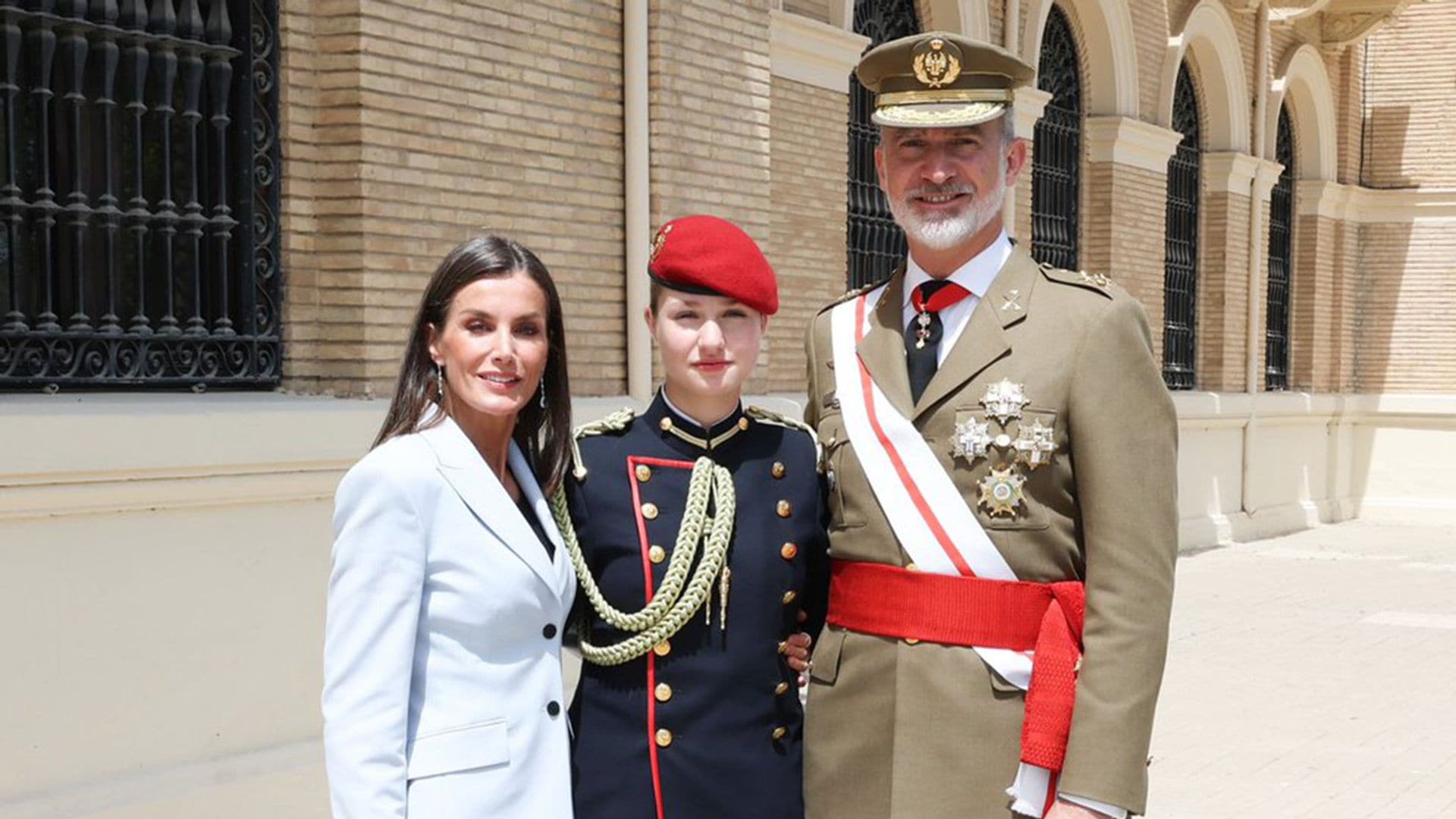 Del reencuentro con Leonor al orgullo de doña Letizia: los mejores momentos del 40 aniversario de la jura de bandera del Rey