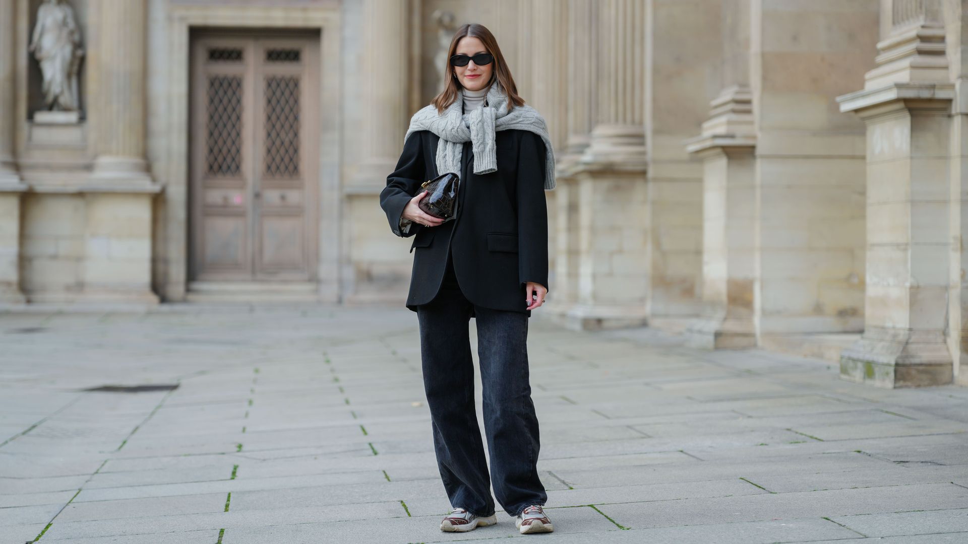 Protégete de la borrasca que viene con los 3 looks de oficina más calentitos y en rebajas