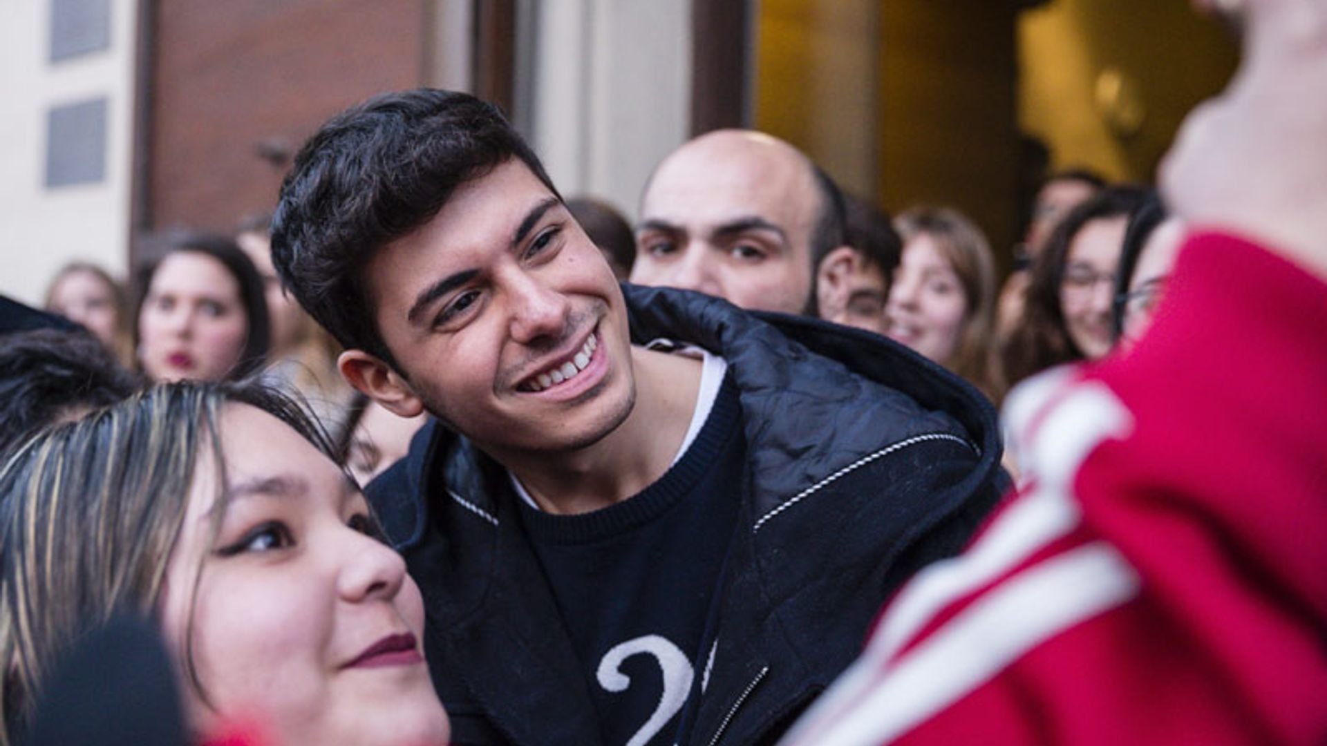 Alfred, recibido en su pueblo como uns auténtica estrella