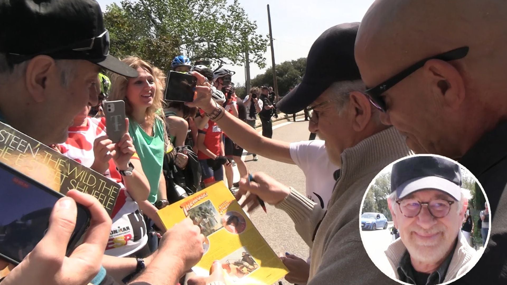 Steven Spielberg desata la locura en Barcelona y protagoniza un momento muy simpático con un minifan