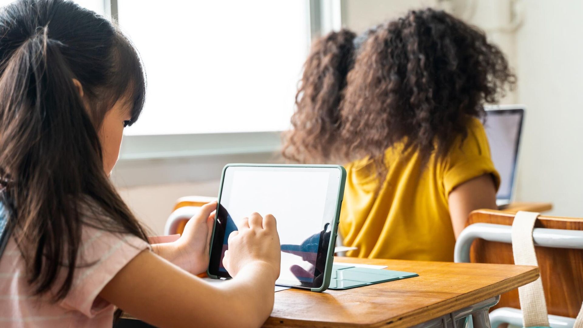 La presencia de pantallas en las aulas y por qué no se han probado antes su eficacia en el aprendizaje