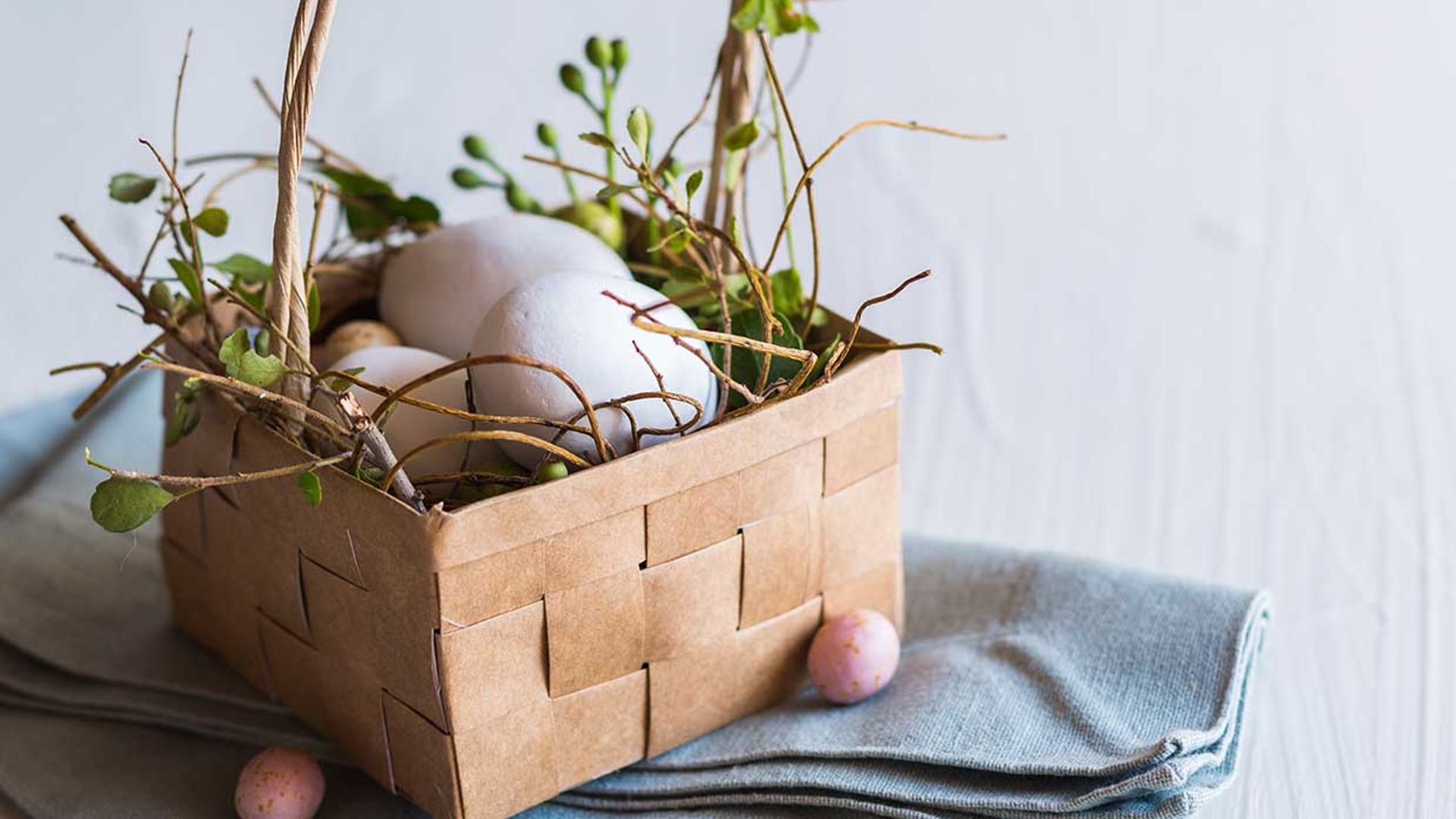 ¿Acumulas bolsas de papel? ¡Recíclalas fabricando una cesta con tus propias manos!