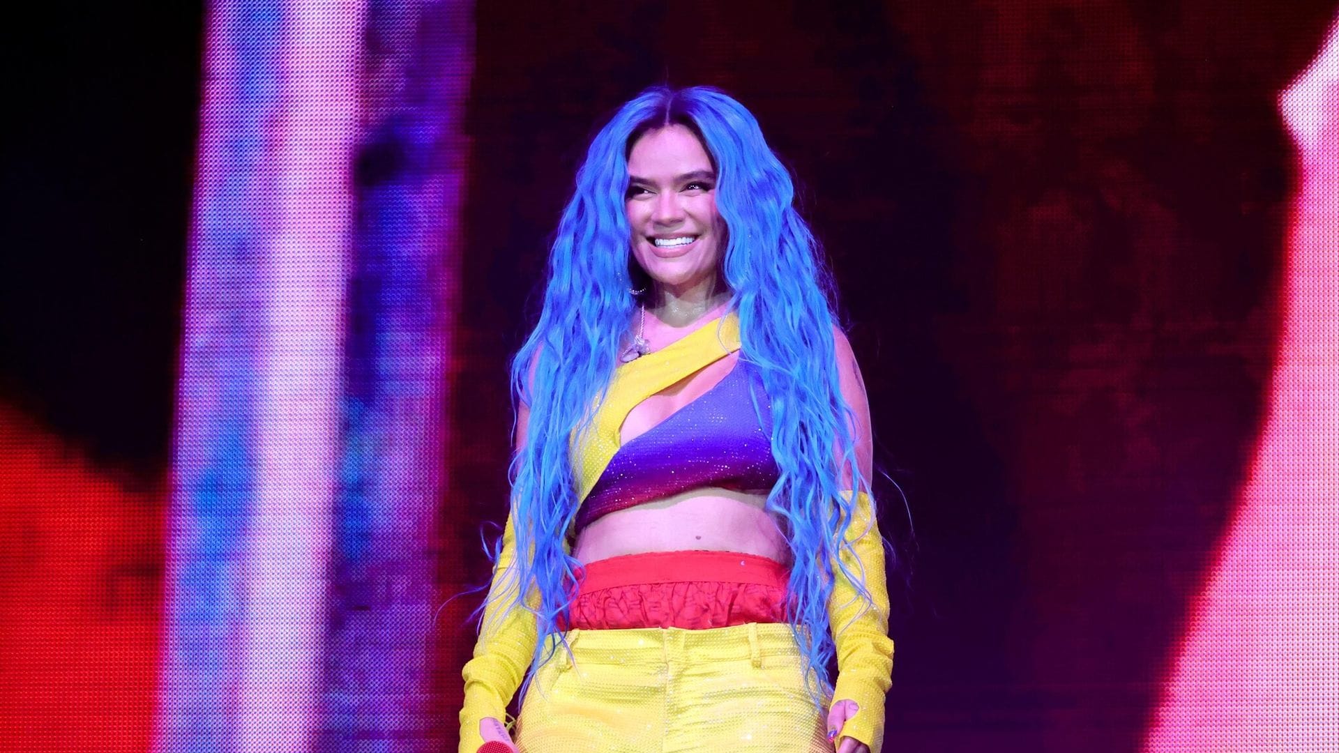 Karol G rinde un homenaje a Selena Quintanilla, Celia Cruz, Shakira y Daddy Yankee en su debut en Coachella