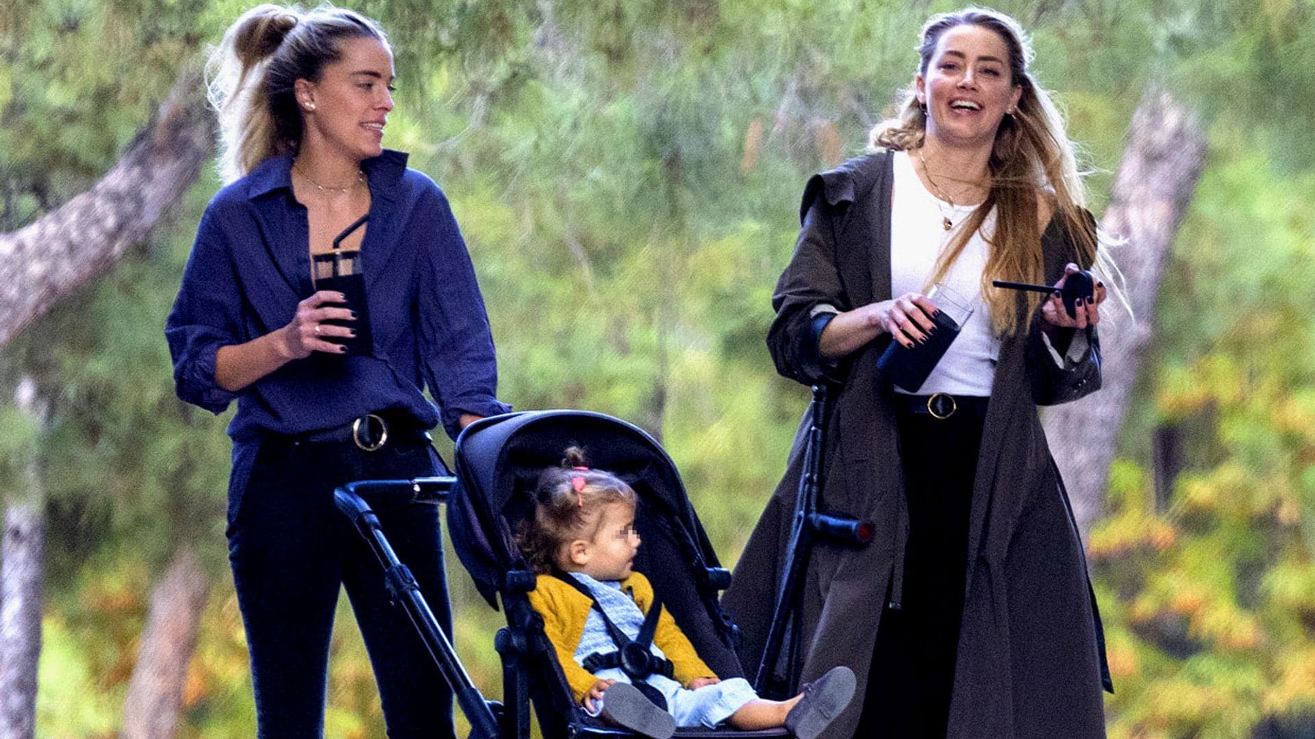 El plan más familiar de Amber Heard en Madrid, con su hija y su hermana mientras se recupera de una lesión