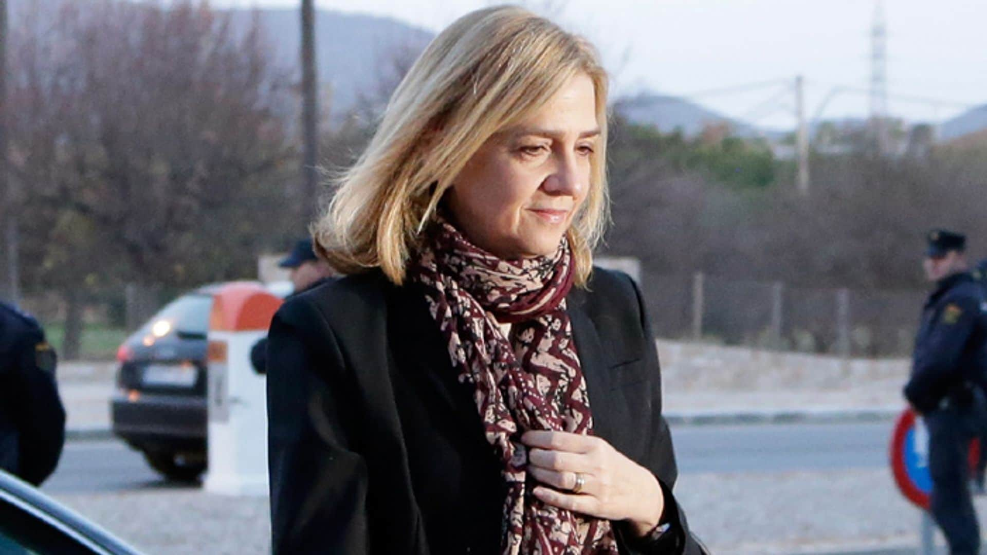 La infanta Cristina deja temporalmente su trabajo en la Caixa