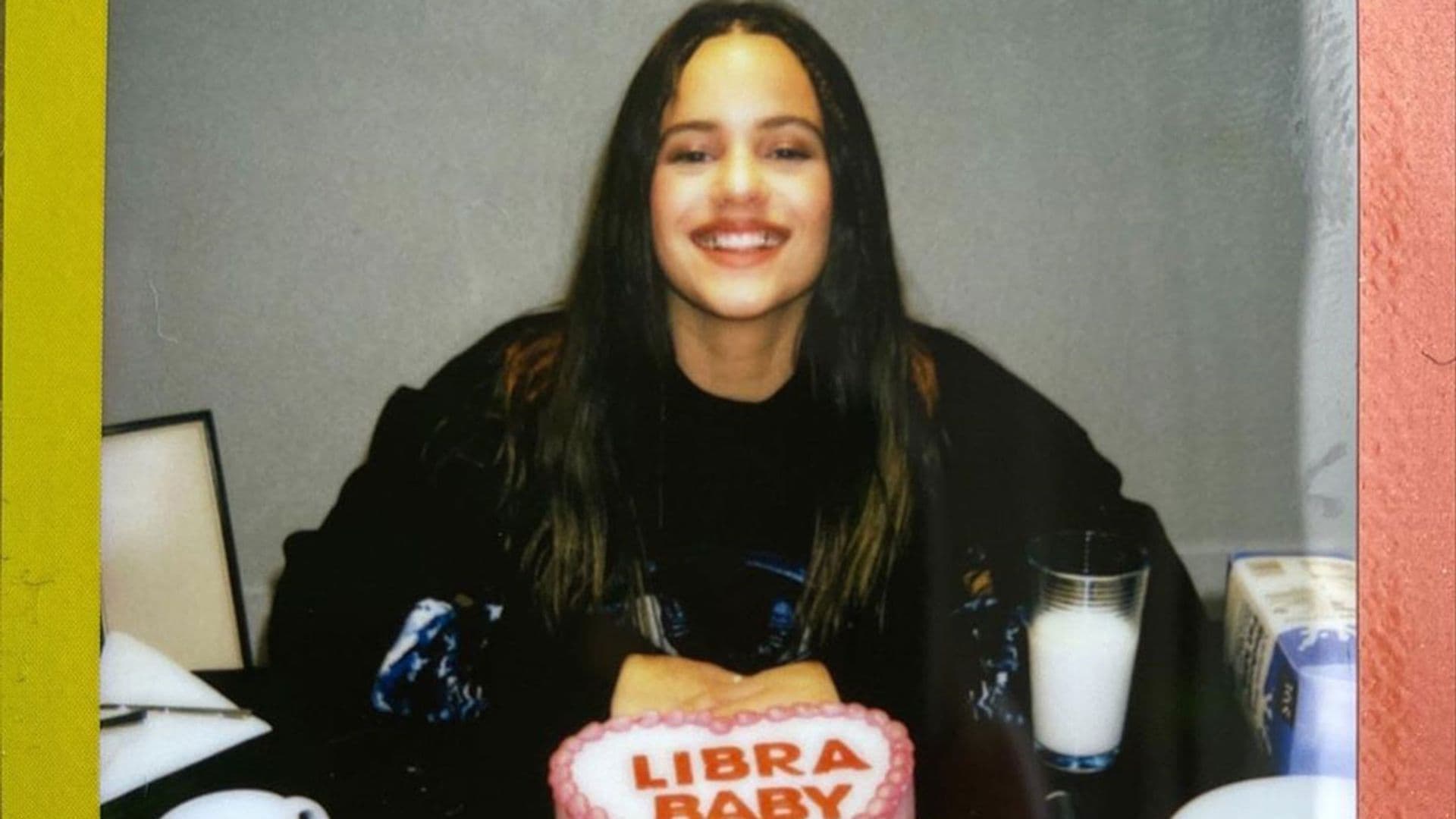 Rosalía celebra su cumpleaños con una ¡tarta de croquetas! y las felicitaciones de muchas 'celebrities'