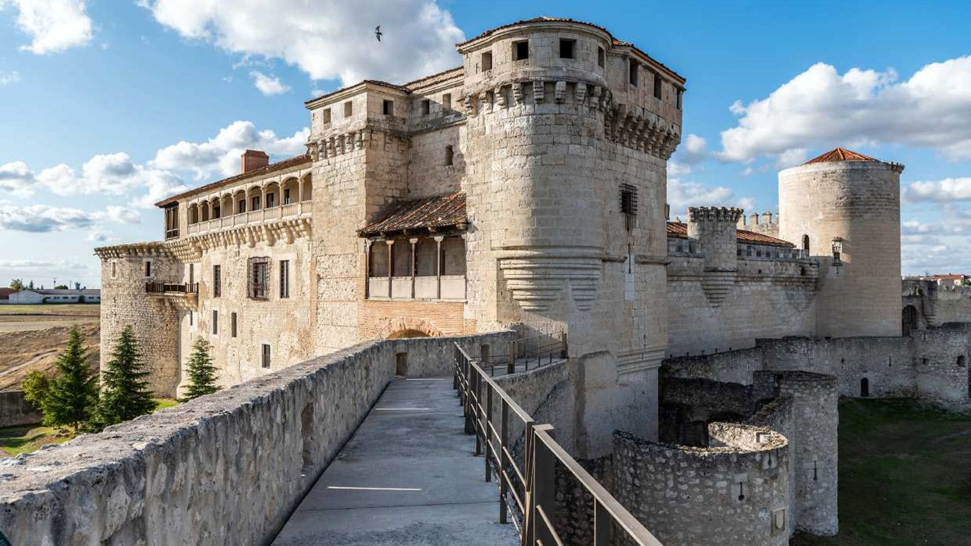 De castillo en castillo de Cuéllar a Alburquerque