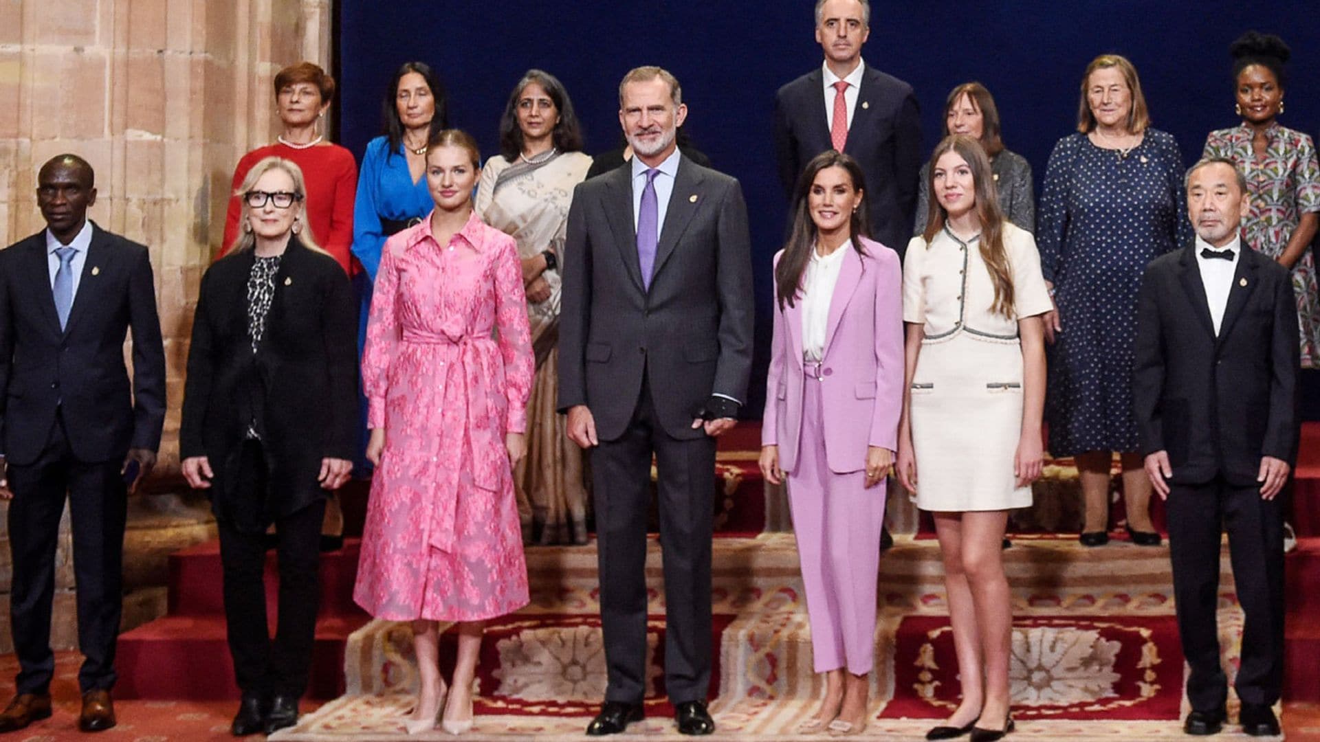 La Reina, fascinada con Murakami, y Leonor, con Meryl Streep: todos los detalles de la antesala de los Princesa de Asturias 2023