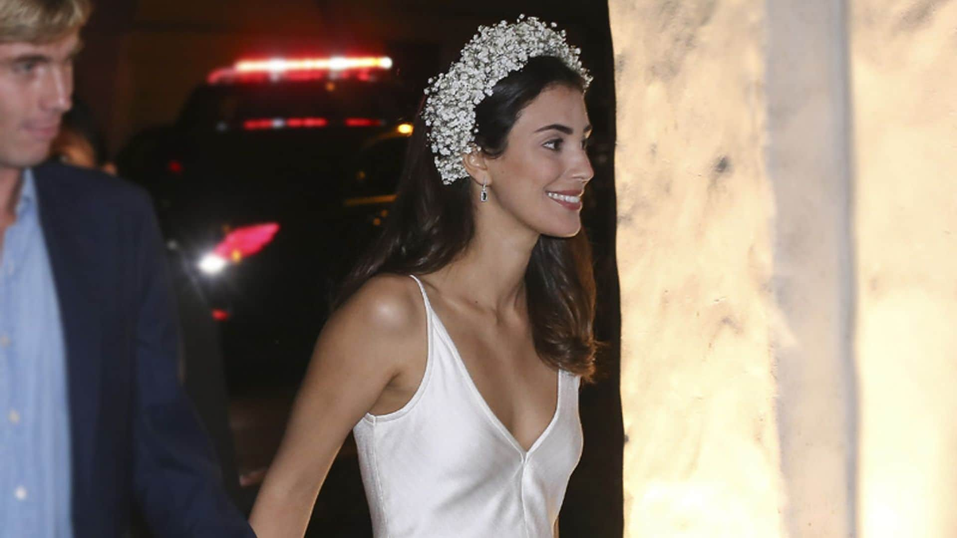 Alessandra de Osma y Miranda Kerr: una diadema de flores para distintos momentos de la boda