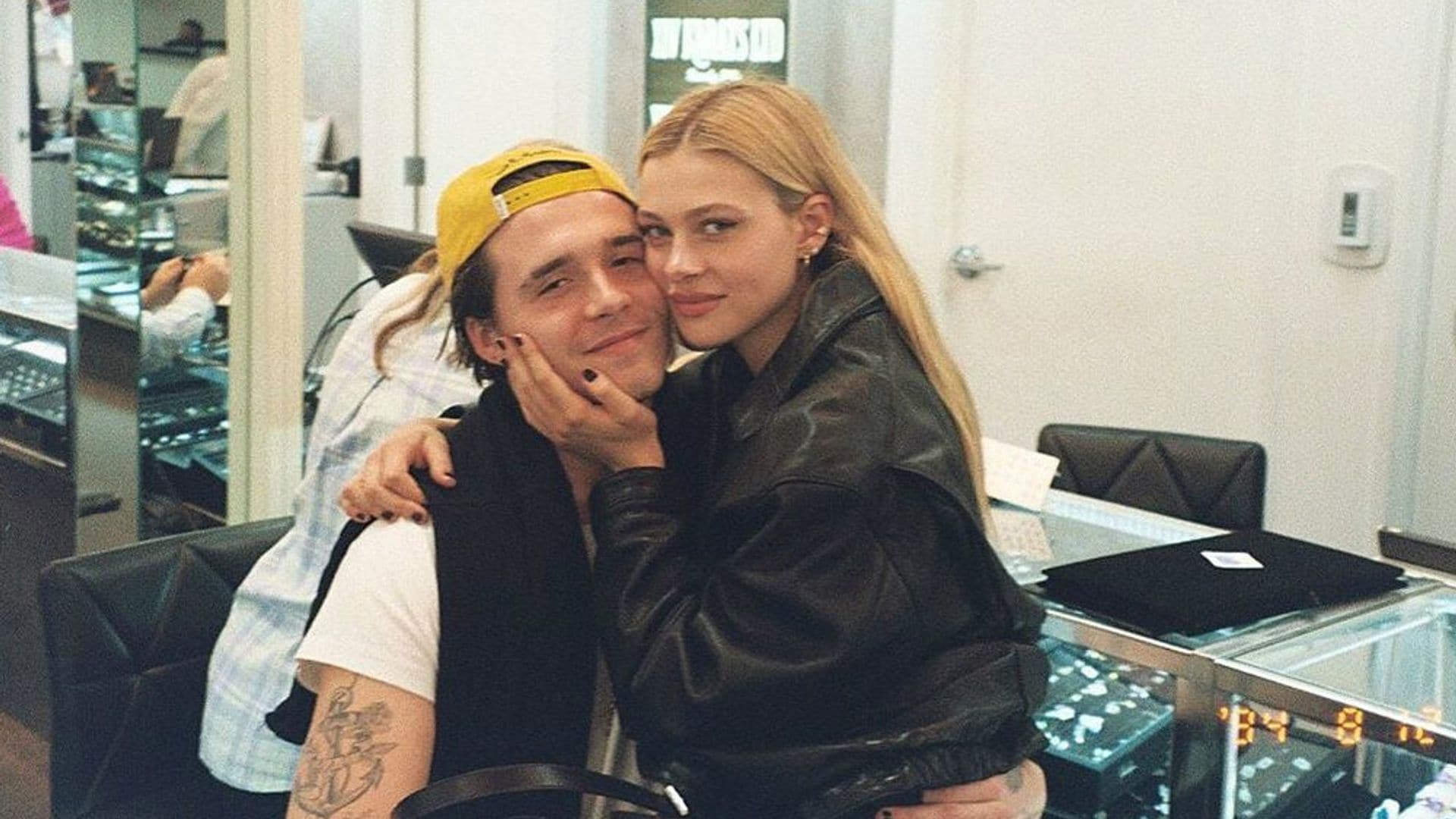 La última 'locura' de Brooklyn Beckham por amor: tatuarse la mirada de su novia