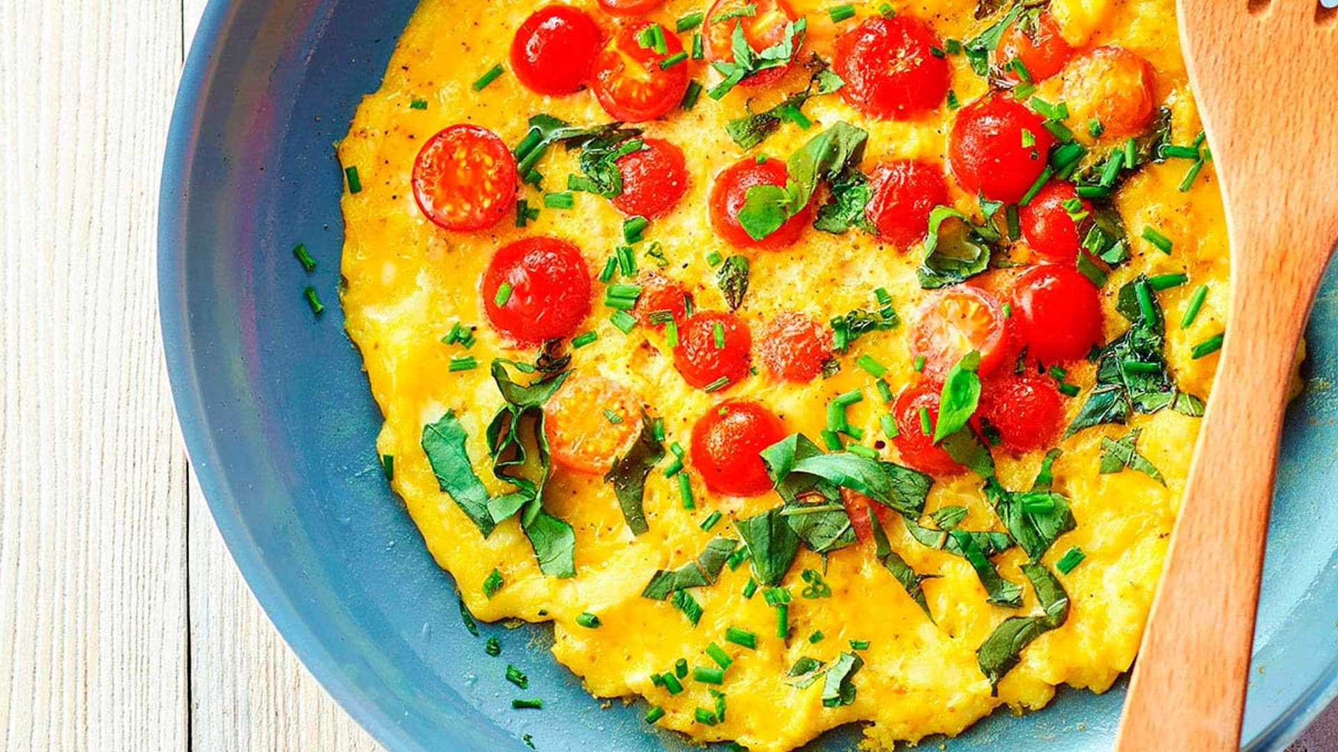 Tortilla francesa con tomates cherry y hierbas