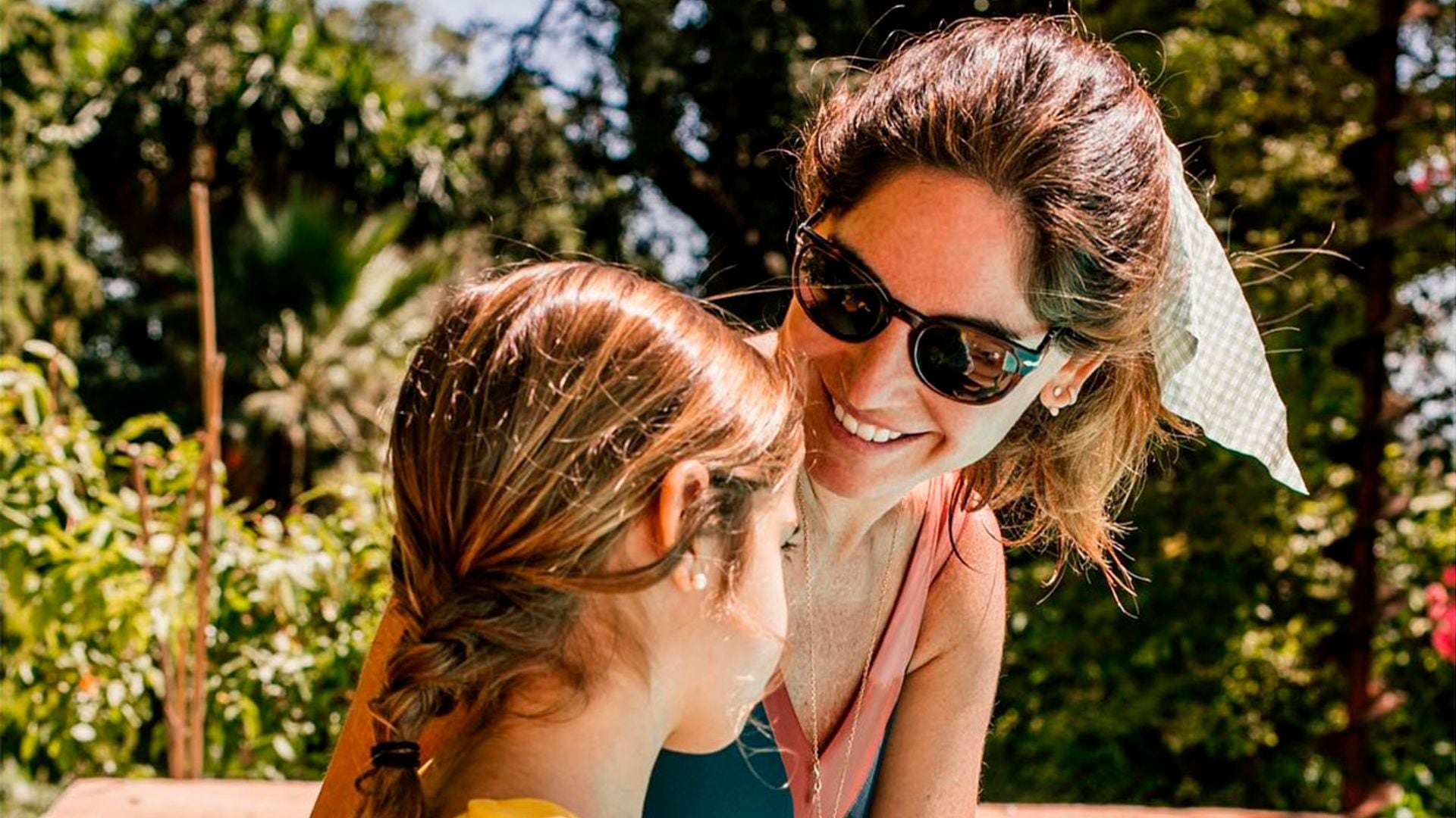 Lourdes Montes celebra por adelantado el cumpleaños de su hija Carmen con un 'salón beauty' para todas sus amigas