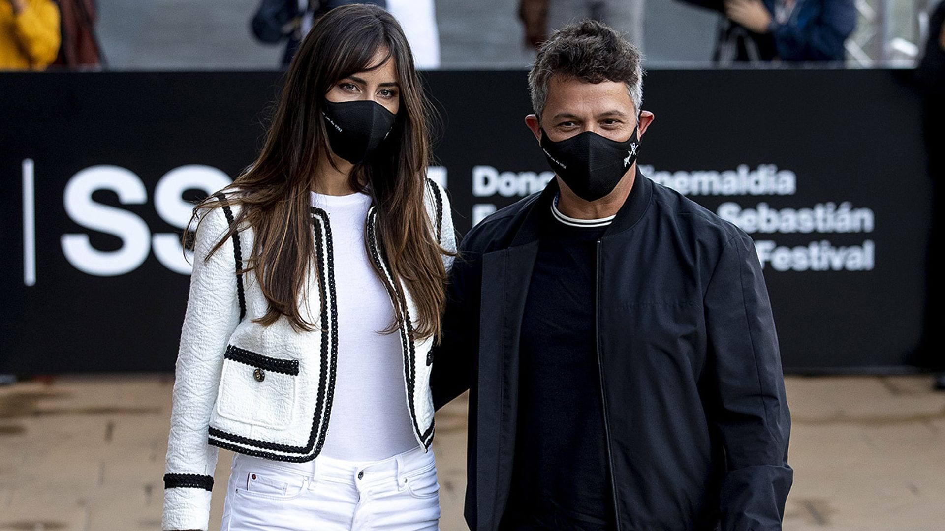 Alejandro Sanz, cine y gastronomía con Rachel Valdés y su hija Manuela en el Festival de San Sebastián