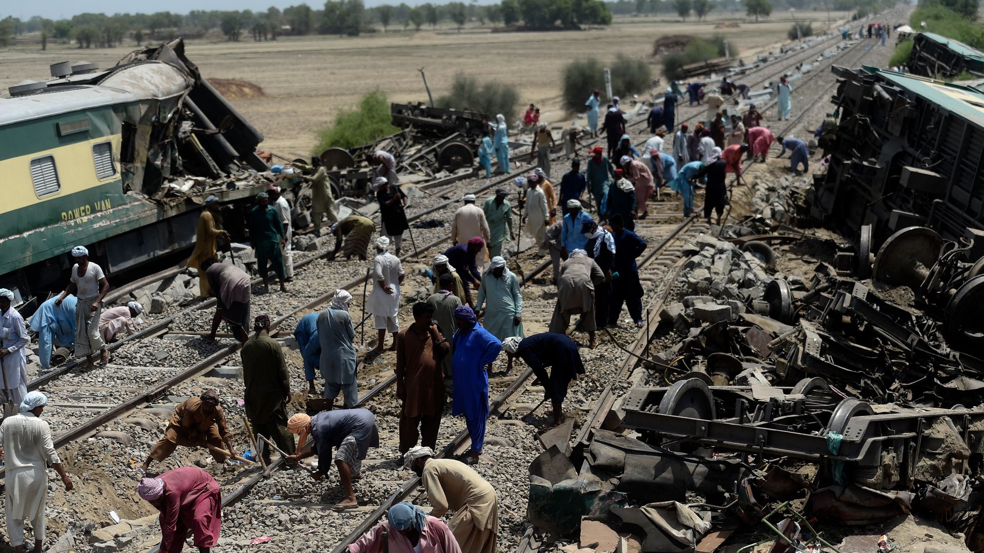 Una boda en Pakistán termina en tragedia: un accidente de autobús deja 27 muertos y solo la novia sobrevive