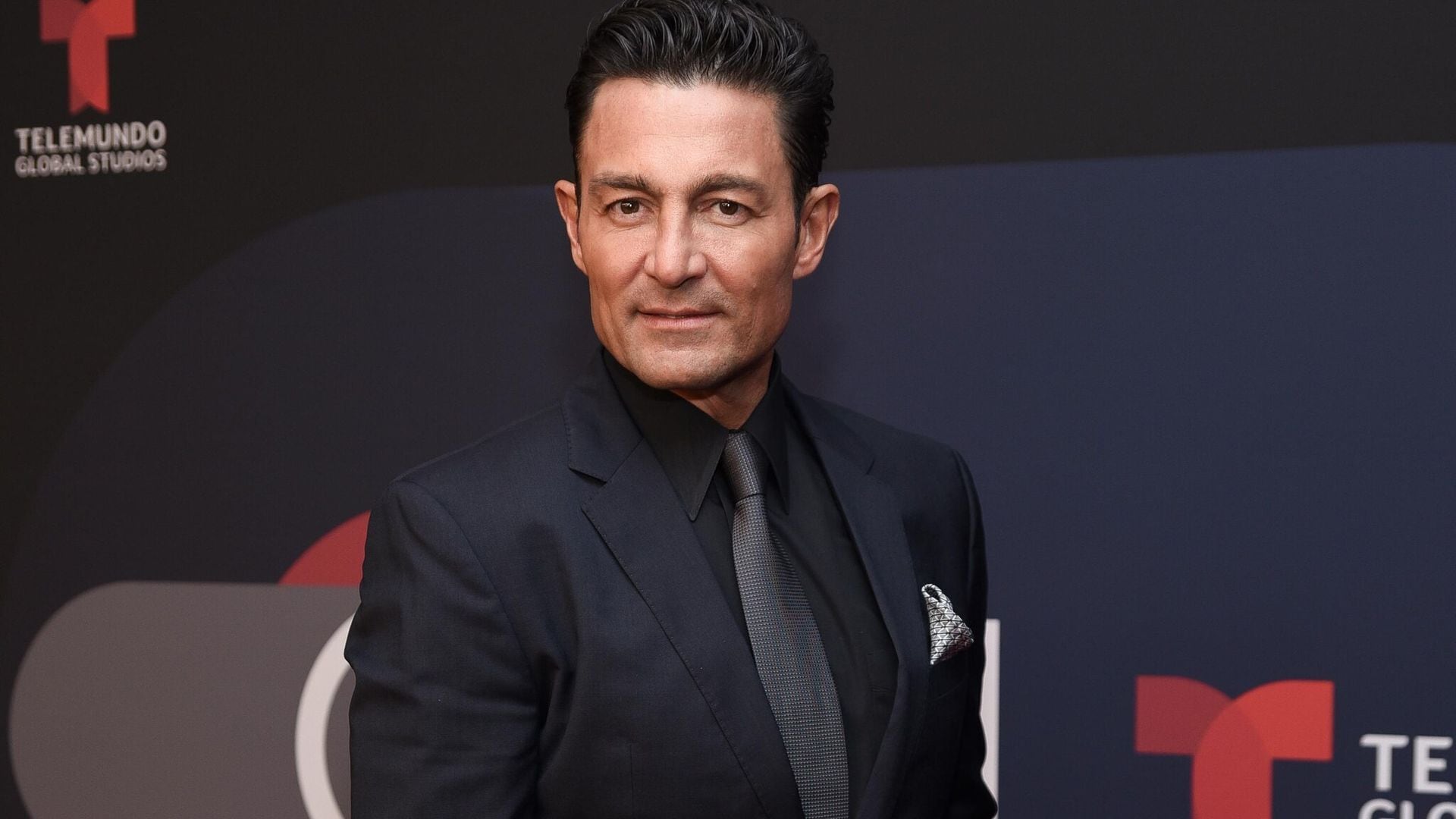 Fernando Colunga y su radical cambio de look de un bandido con bigotes