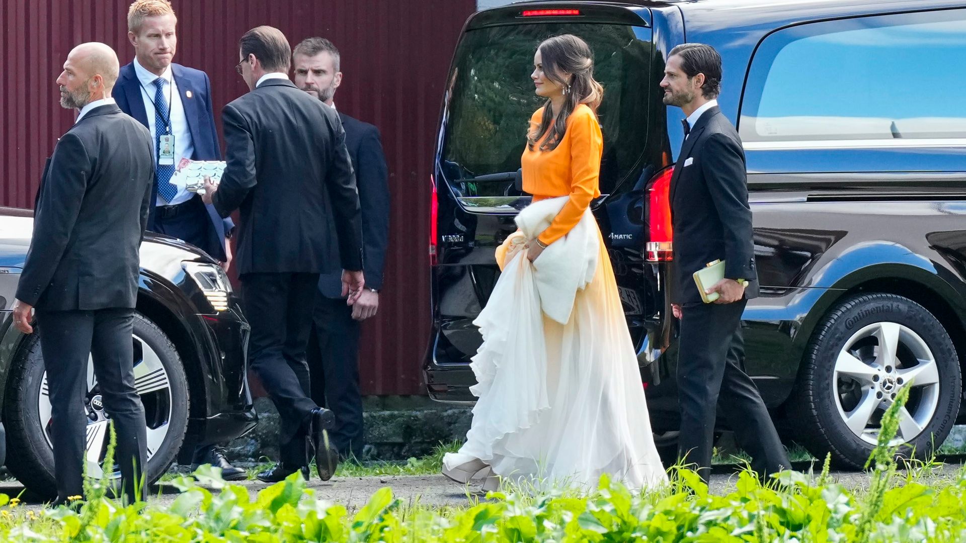 Los vestidos 'vitamina' de Victoria y Sofia de Suecia en la boda de Marta Luisa de Noruega