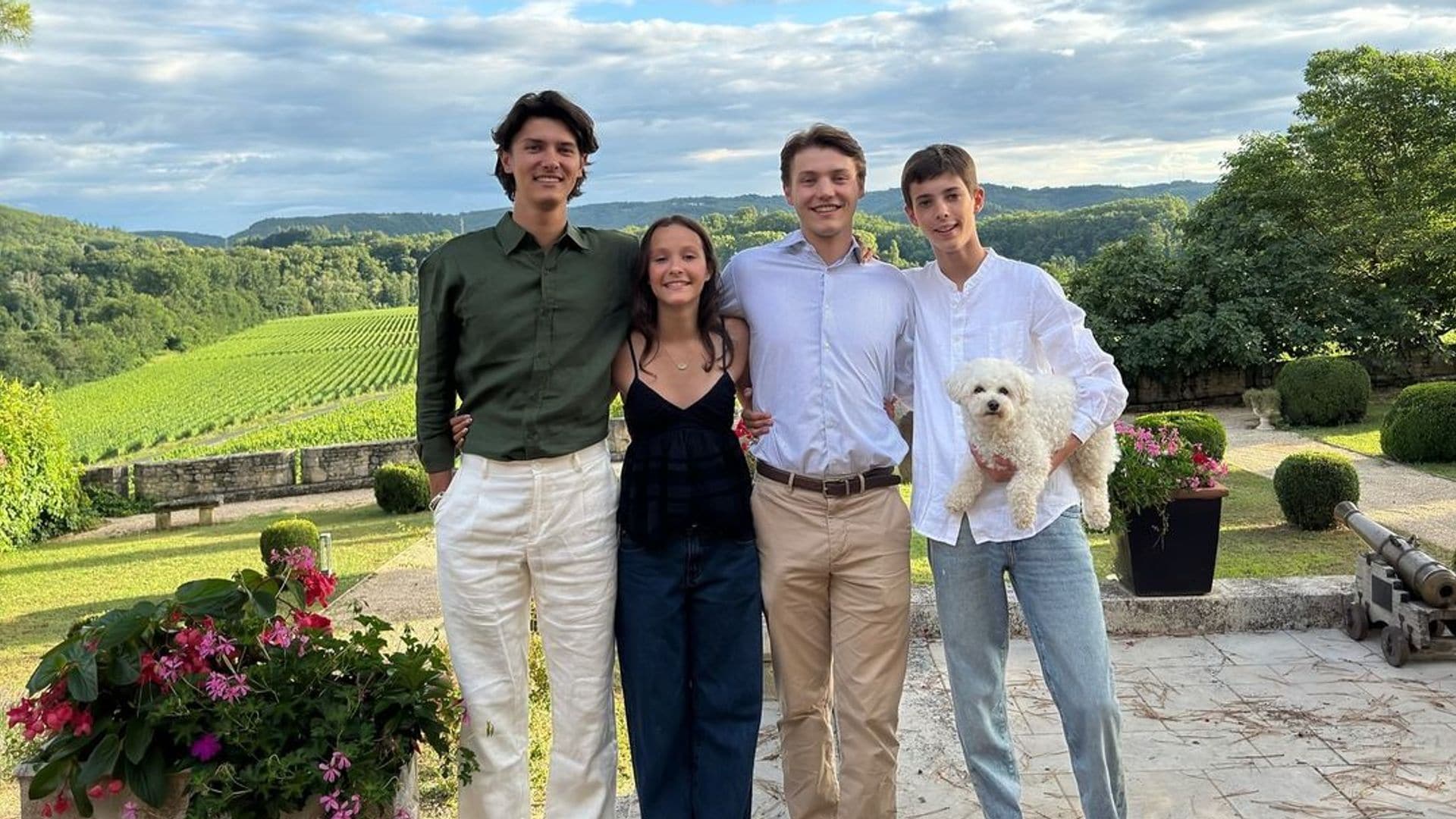 Félix de Dinamarca celebra su 22 cumpleaños con todos sus hermanos en el castillo de su abuela en Francia