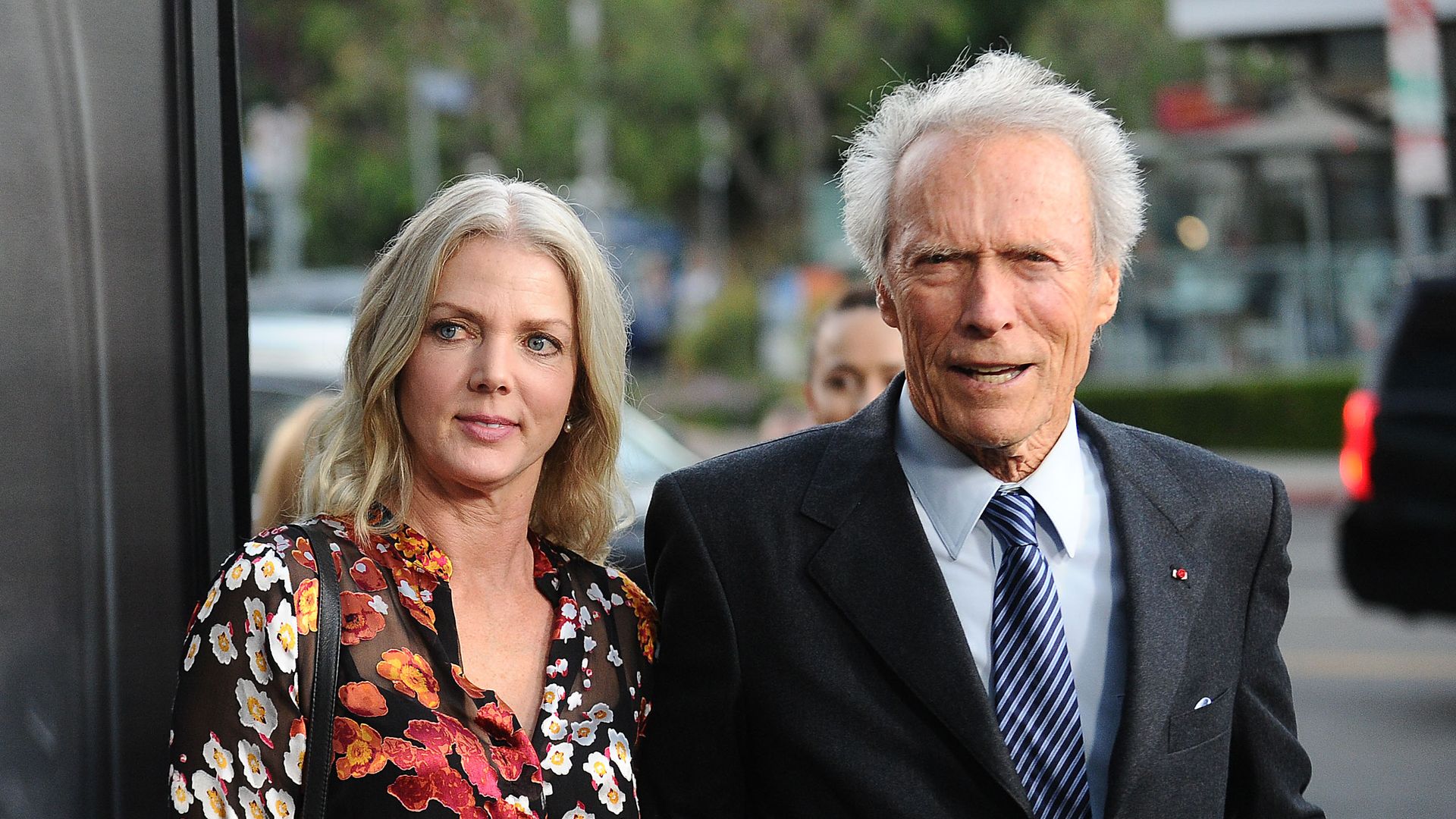Se desvela la causa de la muerte de Christina Sandera, pareja de Clint Eastwood, a los 61 años