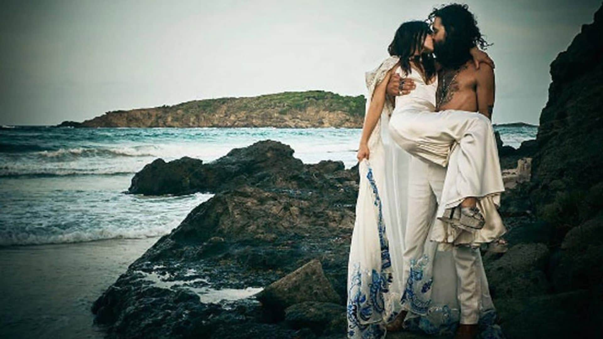 Una novia en el Caribe: así fue el espectacular vestido de Ally, la hija de Tommy Hilfiger