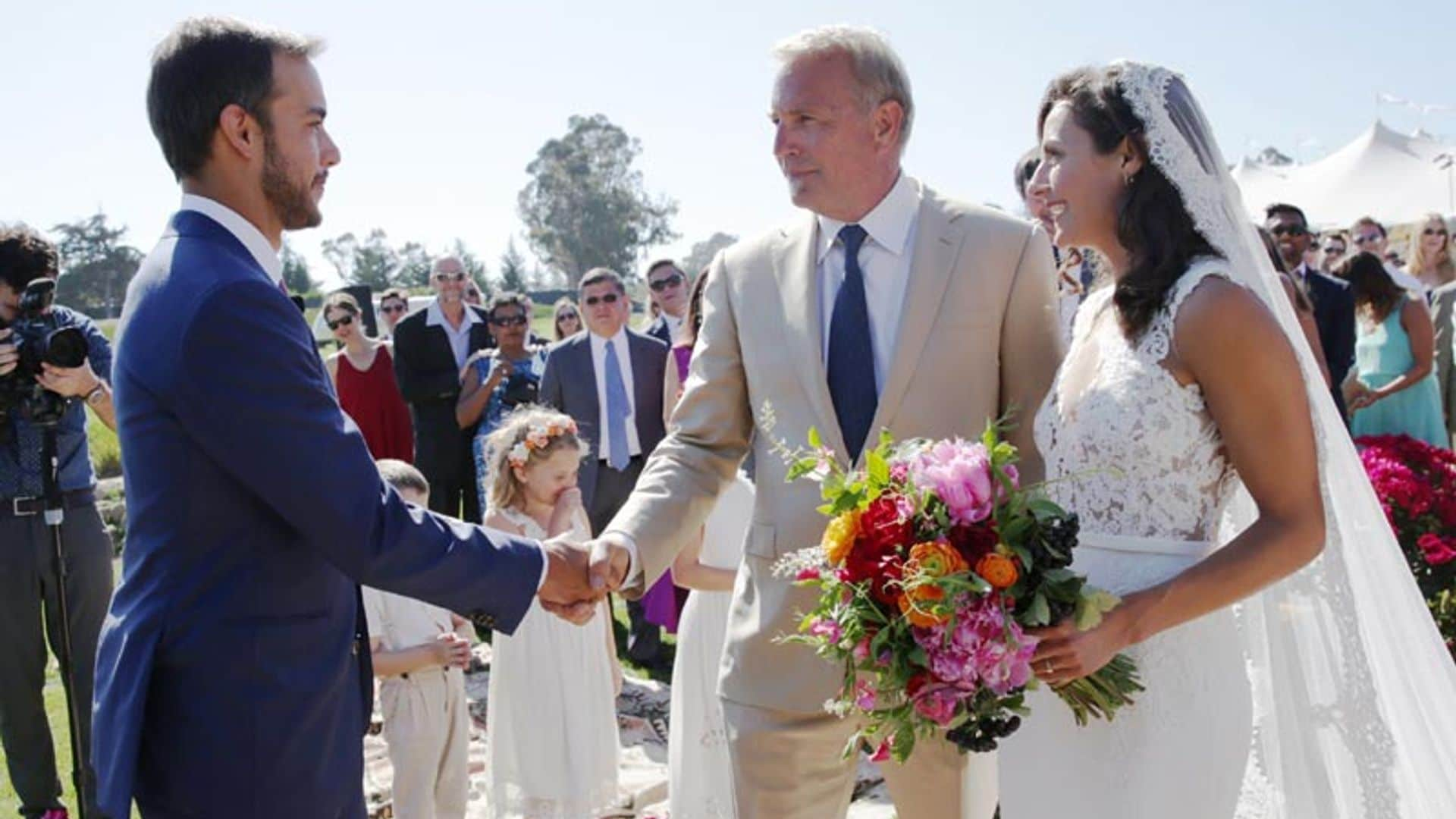 La boda con acento español de Annie Costner, la hija mayor de Kevin Costner