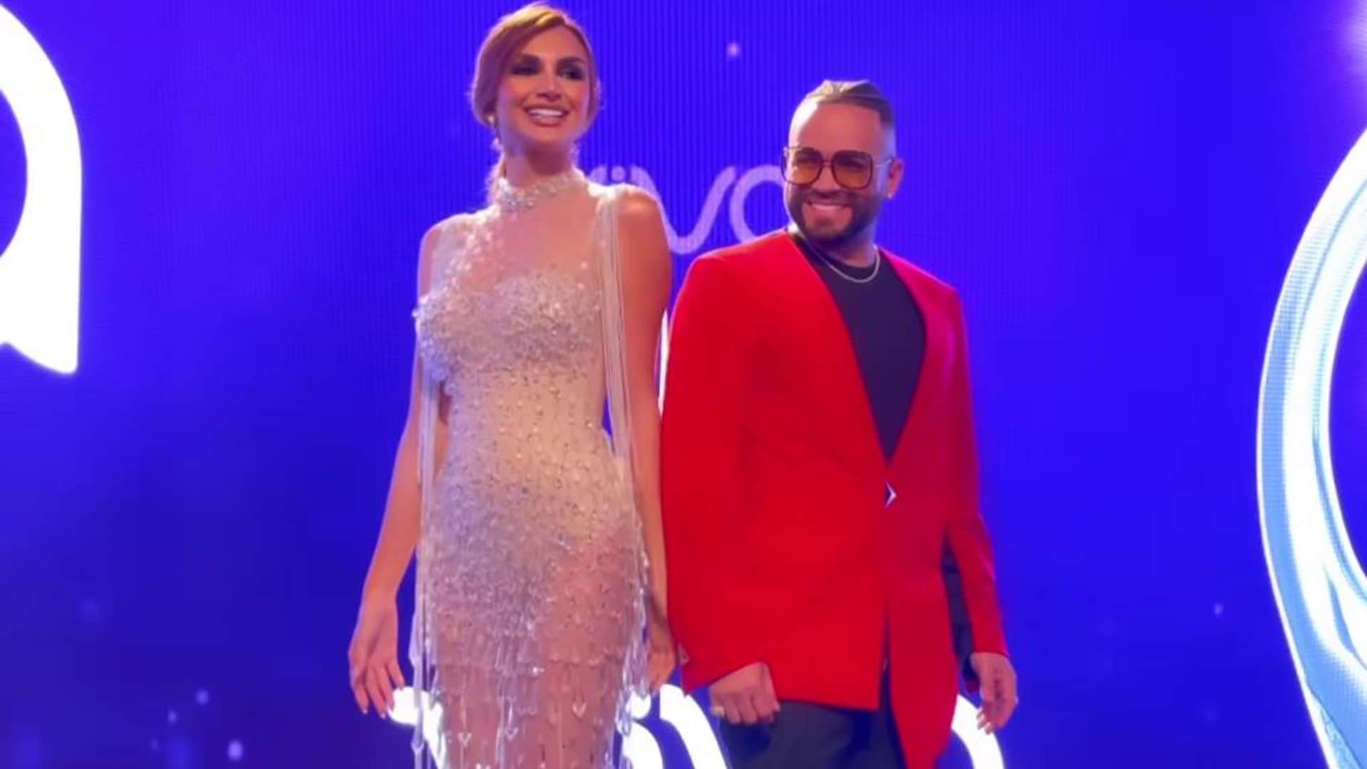 Nacho y futura esposa, Melany Mille, deslumbran en los Premios Soberano