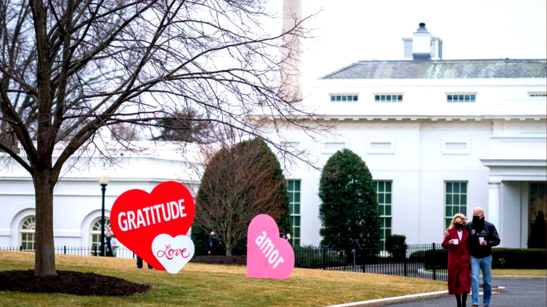 La primera dama Jill Biden inunda de corazones la Casa Blanca y enamora por San Valentín