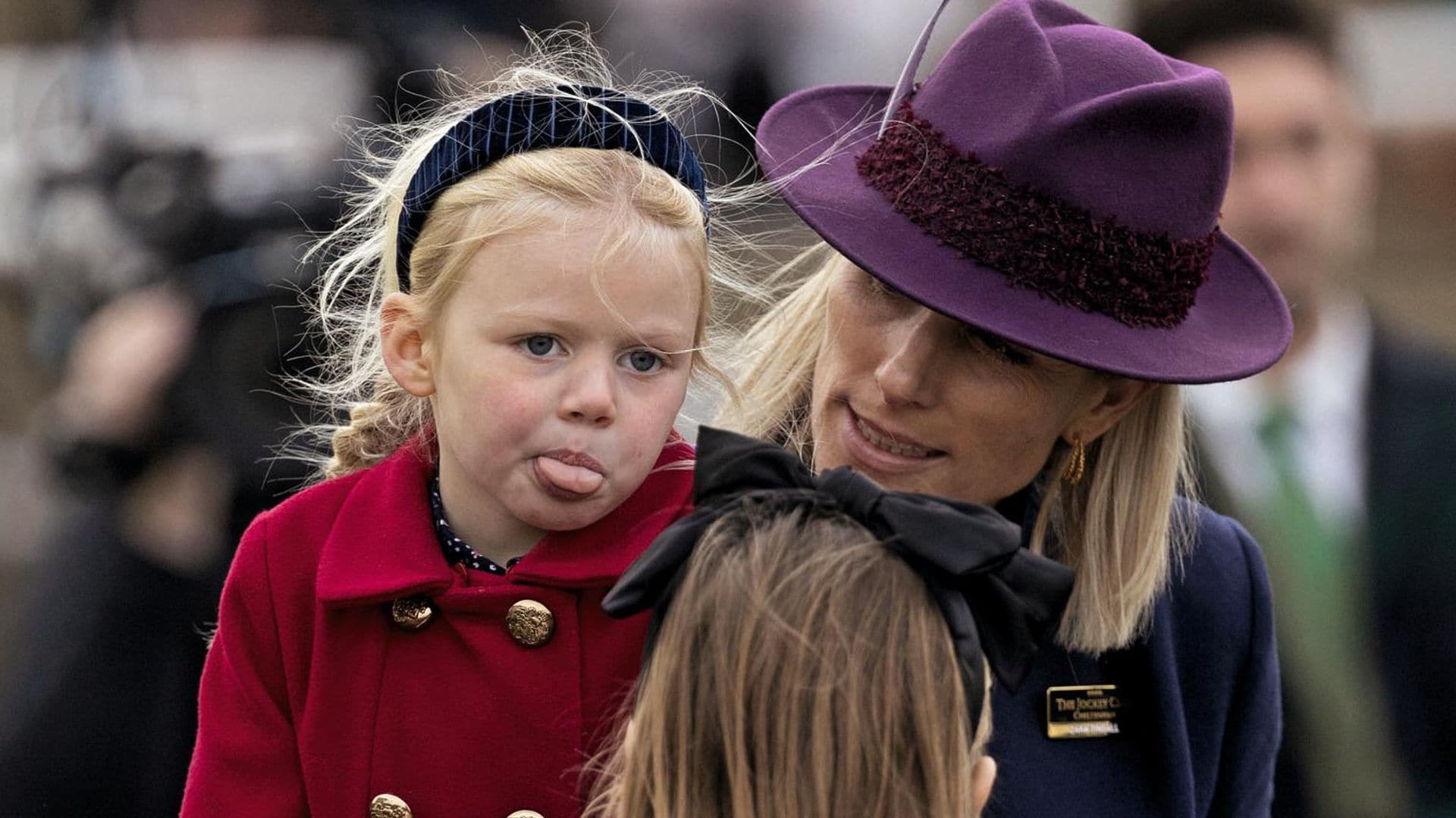 Lena Tindall, las pequeñas princesas también ‘sacan la lengua’