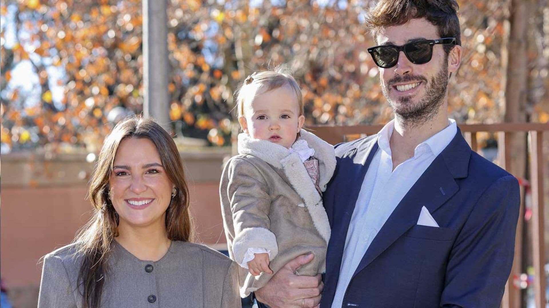 Marta Pombo brilla con vestido lady y marcando cintura en el bautizo de su sobrina