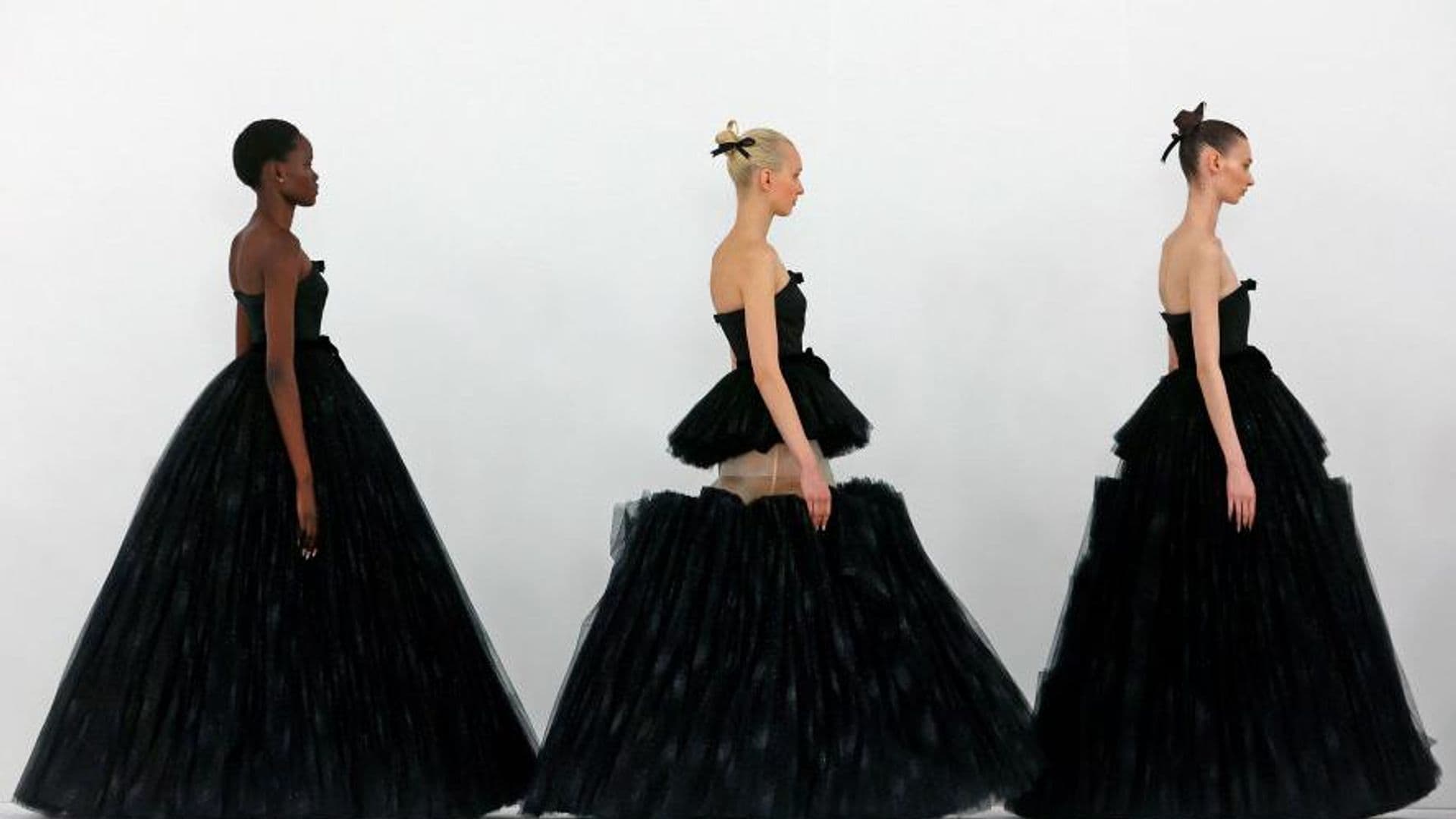 Negro total y en pedazos, los vestidos Alta Costura de Viktor&Rolf