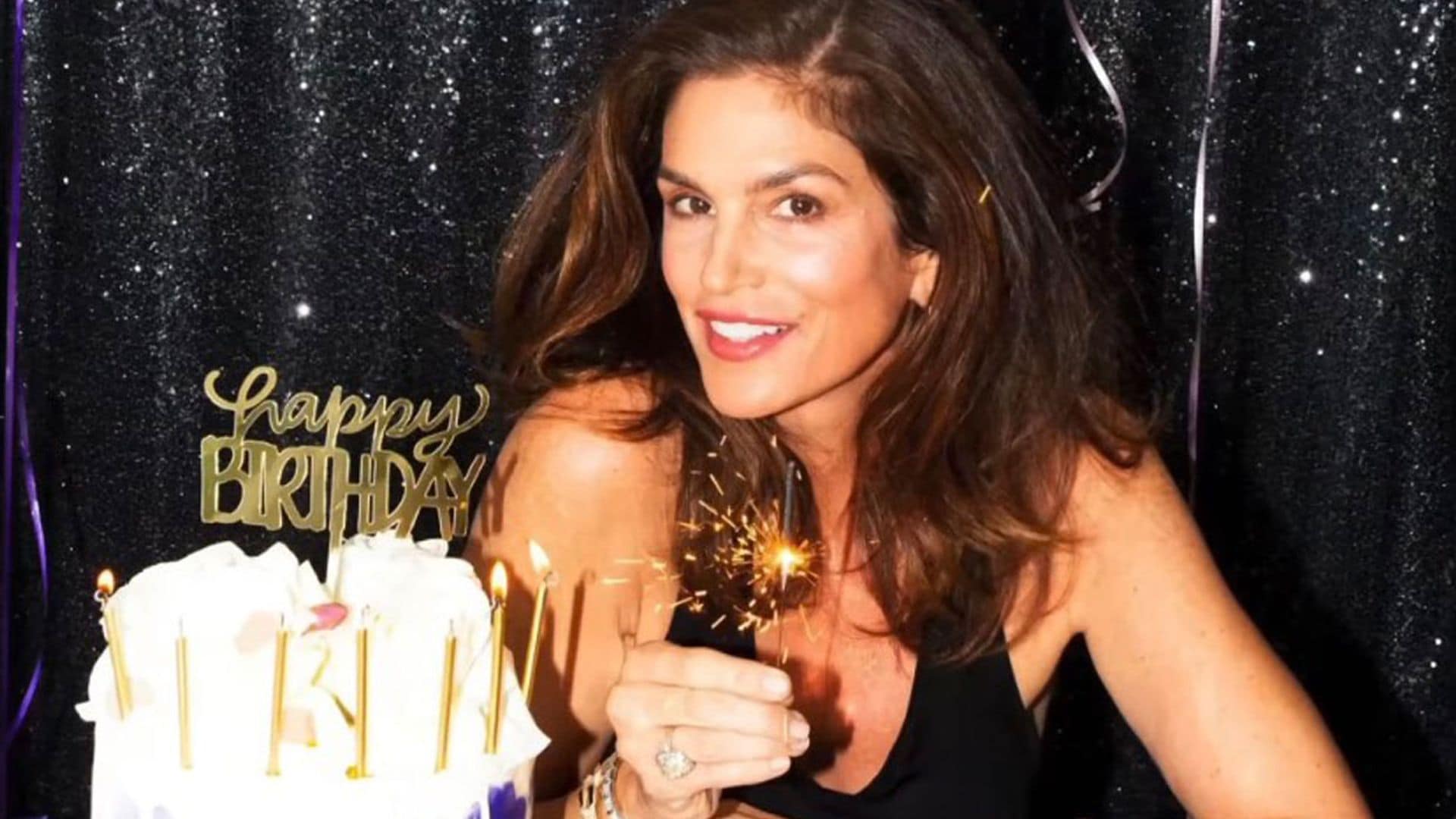 Cindy Crawford celebra su 56 cumpleaños con una profunda reflexión y un posado en bañador