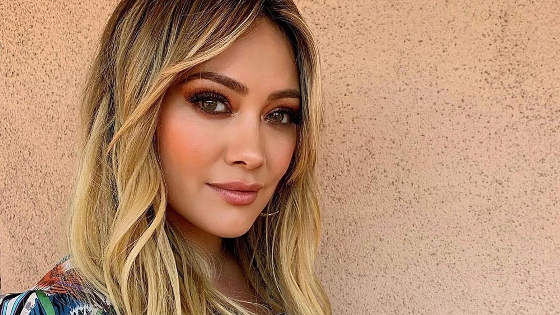 Hilary Duff ya no es rubia: el increíble color de pelo que ha confundido incluso a su madre