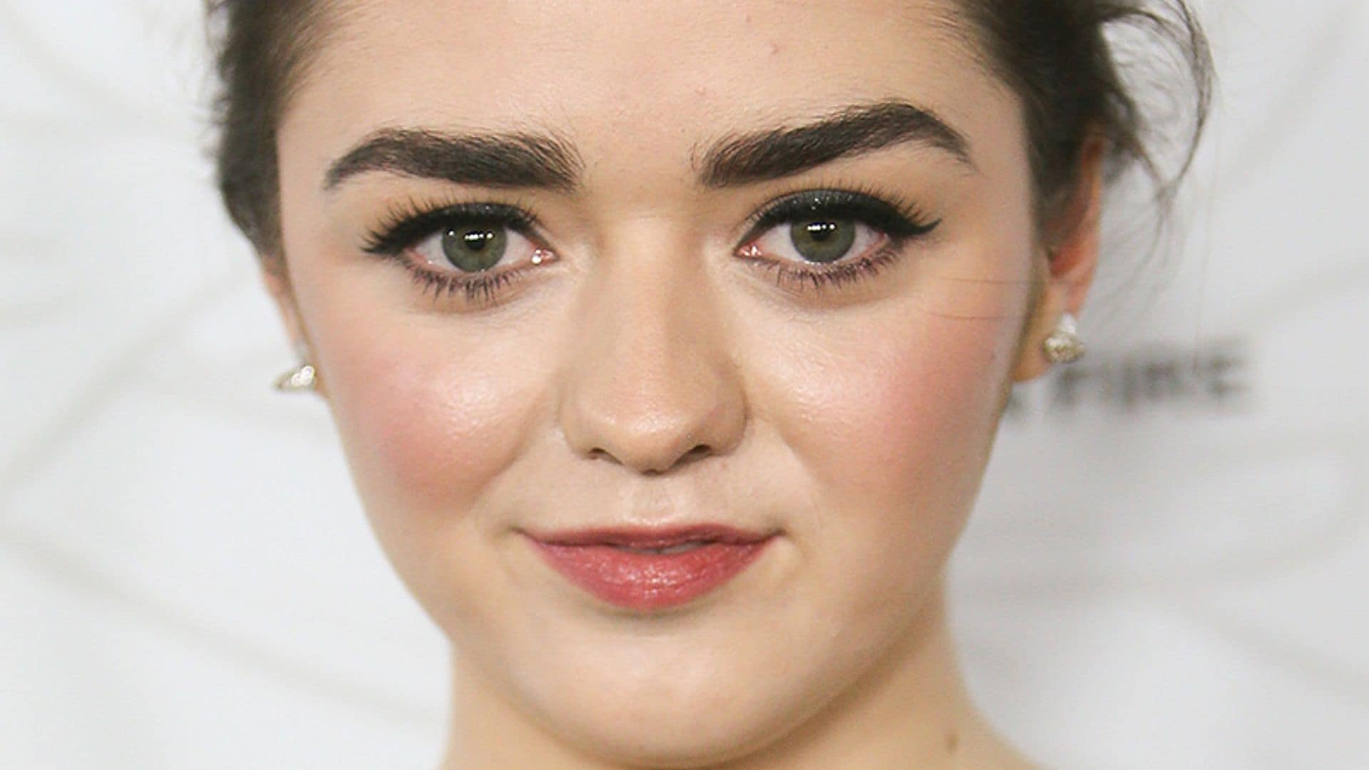 Maquillaje con efecto 'cara lavada', el mejor secreto de belleza de Maisie Williams