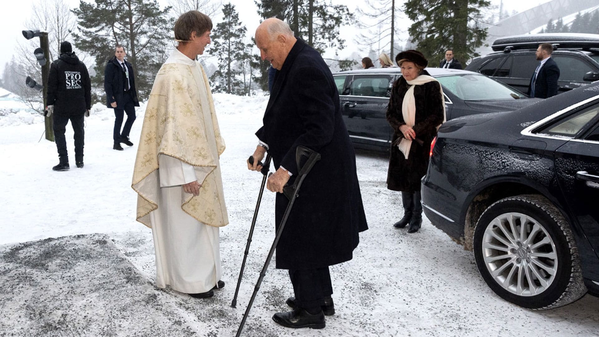 Primeras imágenes de Harald de Noruega junto a su familia tras recibir el alta hospitalaria