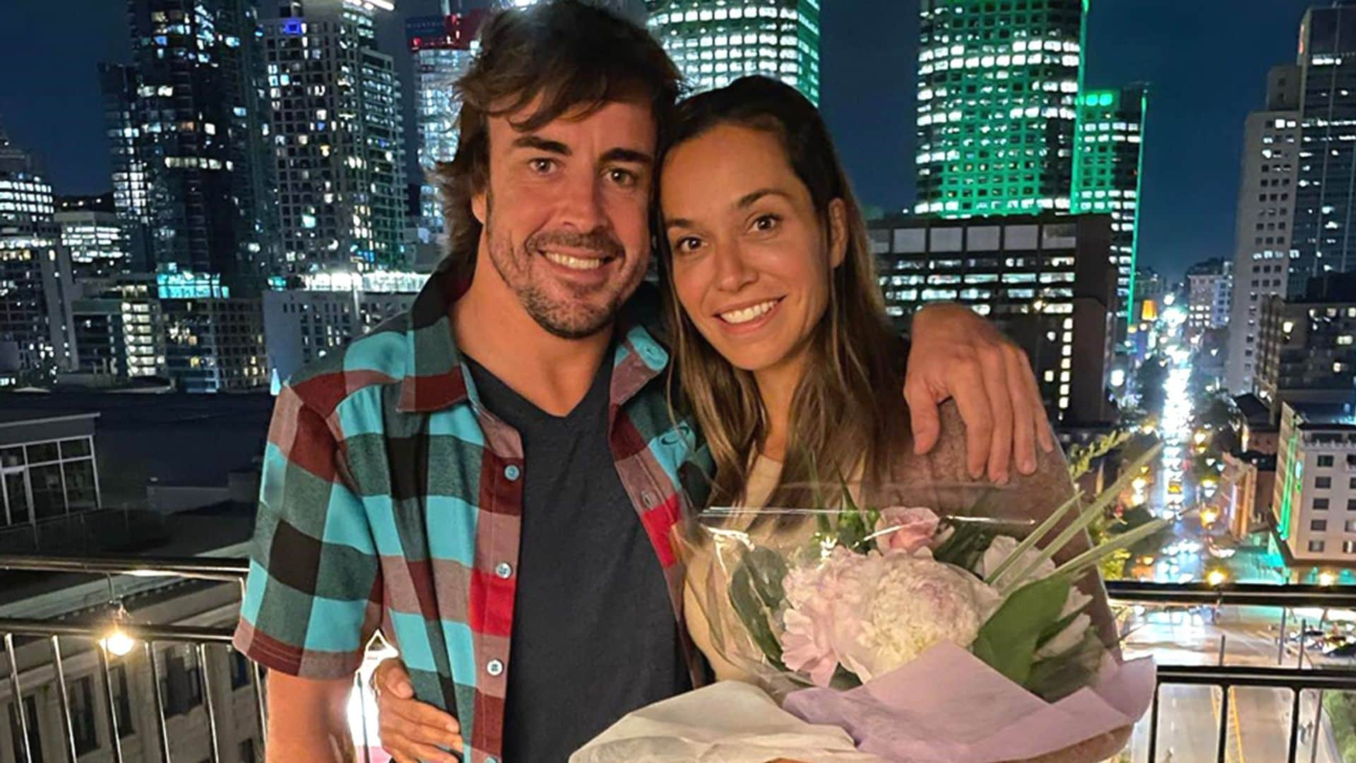 Fernando Alonso celebra el cumpleaños de su chica en el Circo del Sol y con un romántico mensaje en alemán