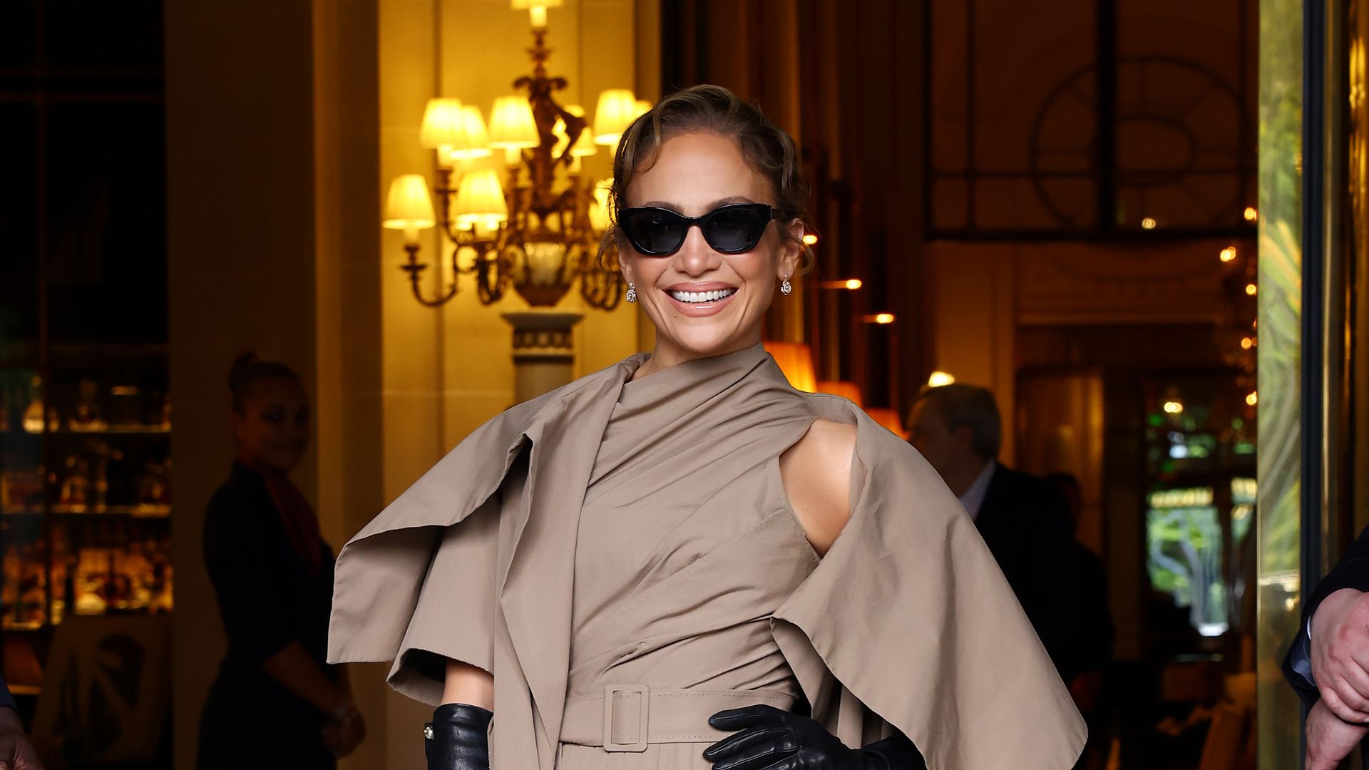 El deslumbrante regreso de Jennifer Lopez en París mientras Ben Affleck sigue su rutina en California sin su alianza