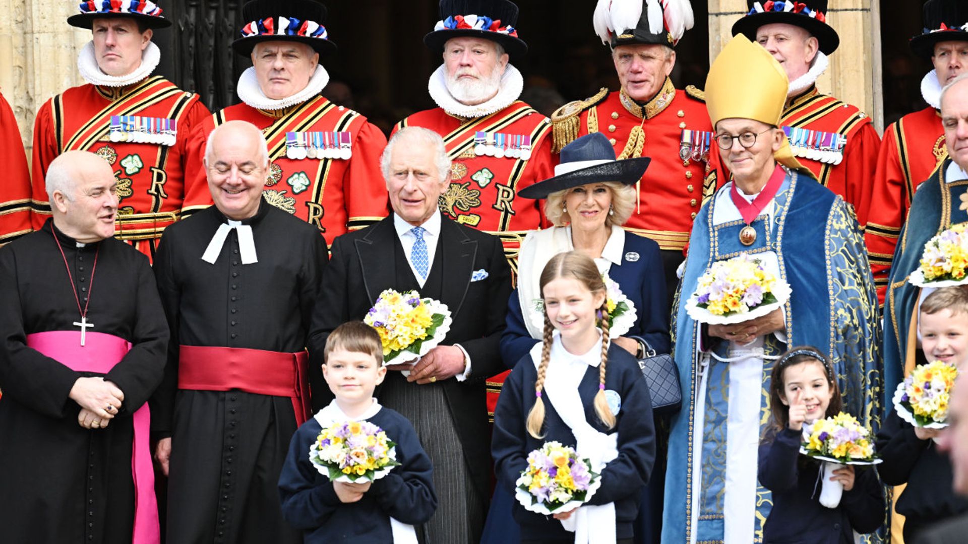 A un mes de su coronación, Carlos III y Camilla presiden la misa de Jueves Santo en la catedral de York