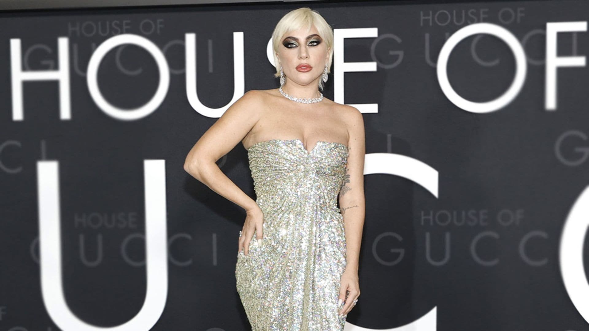 ¡Toda una diva italiana! Lady Gaga impacta con sus lookazos de cine