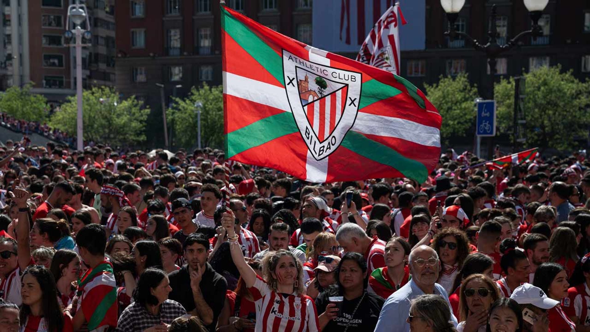 Las imágenes del fervor de los bilbaínos tras la conquista histórica del Athletic