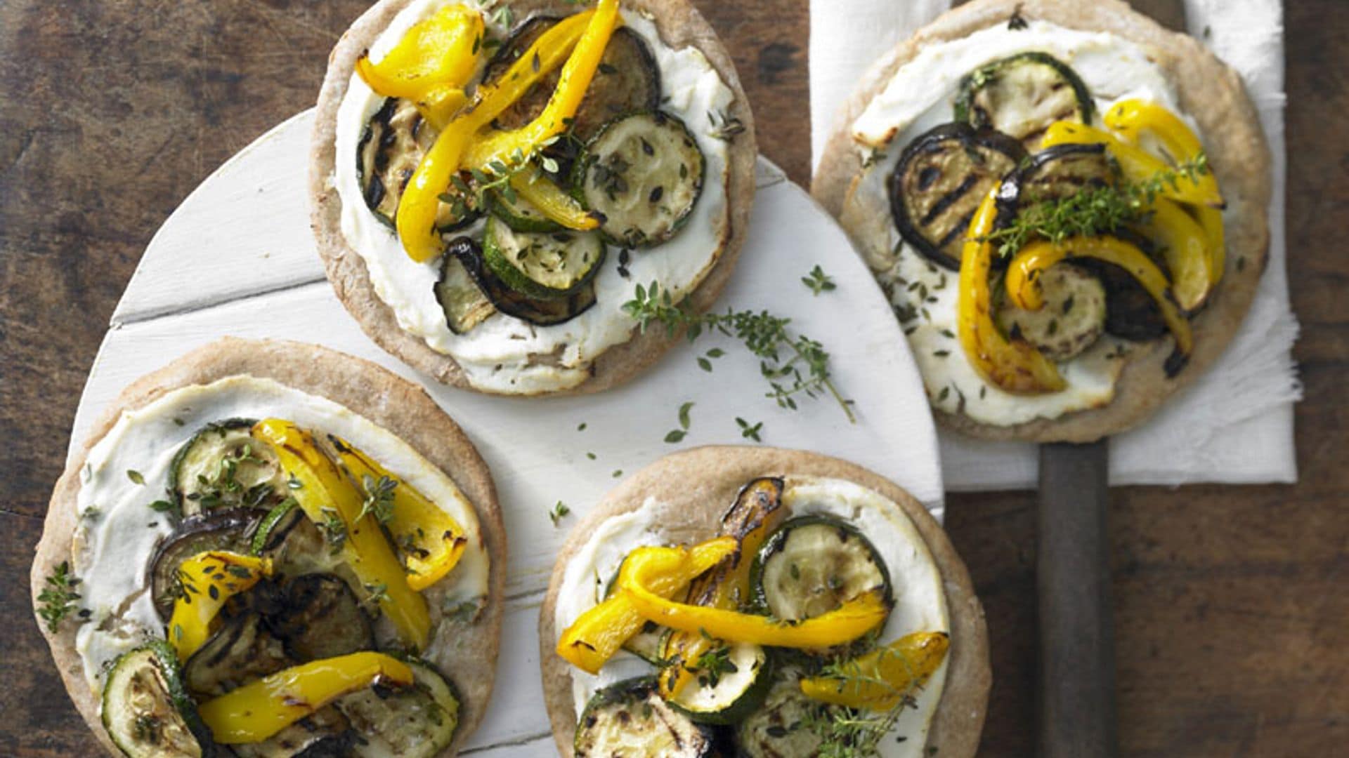 Mini pizzas de espelta con verduras y ricotta