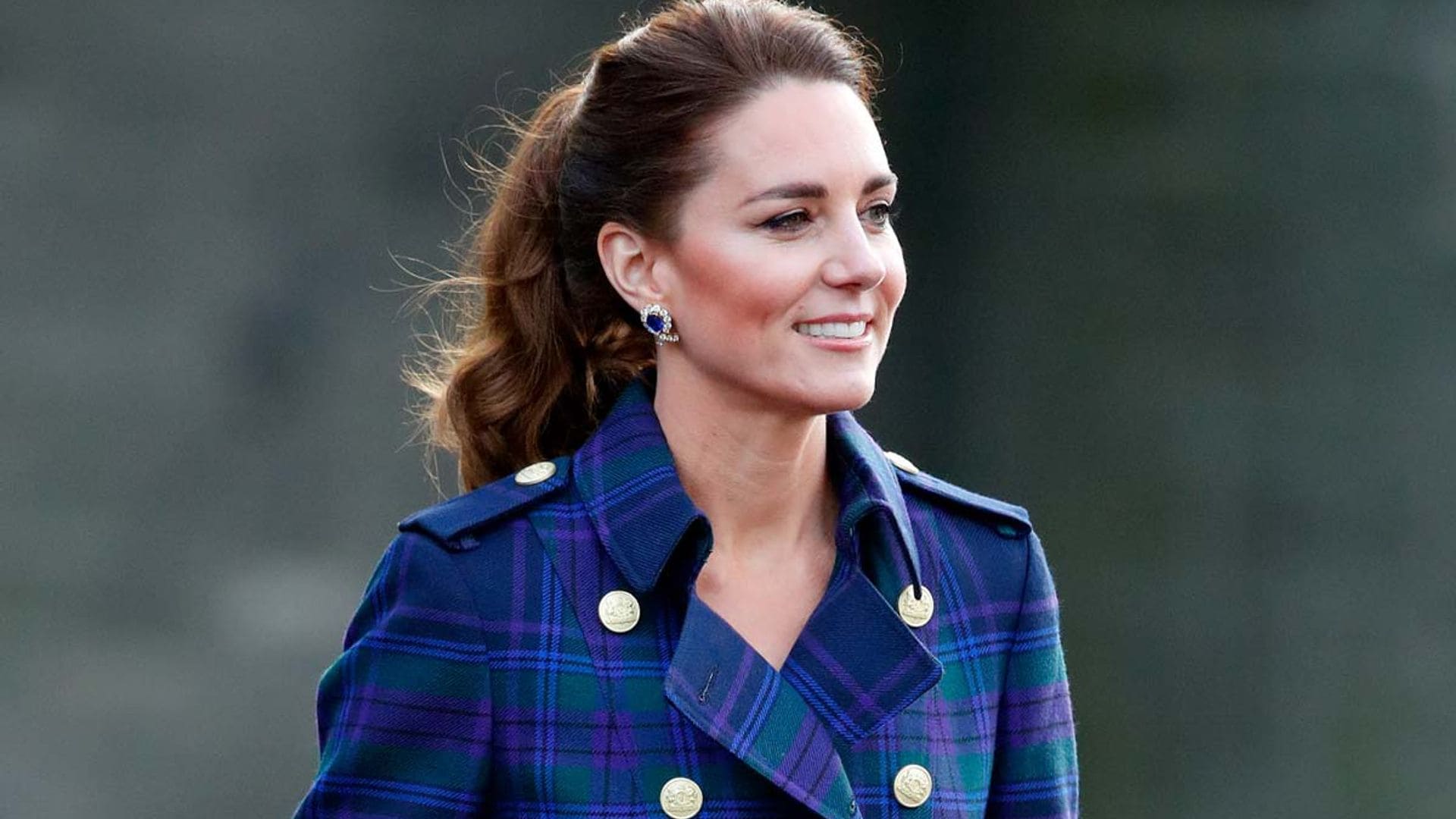 El abrigo de tartán verde de Kate Middleton, ahora en versión española