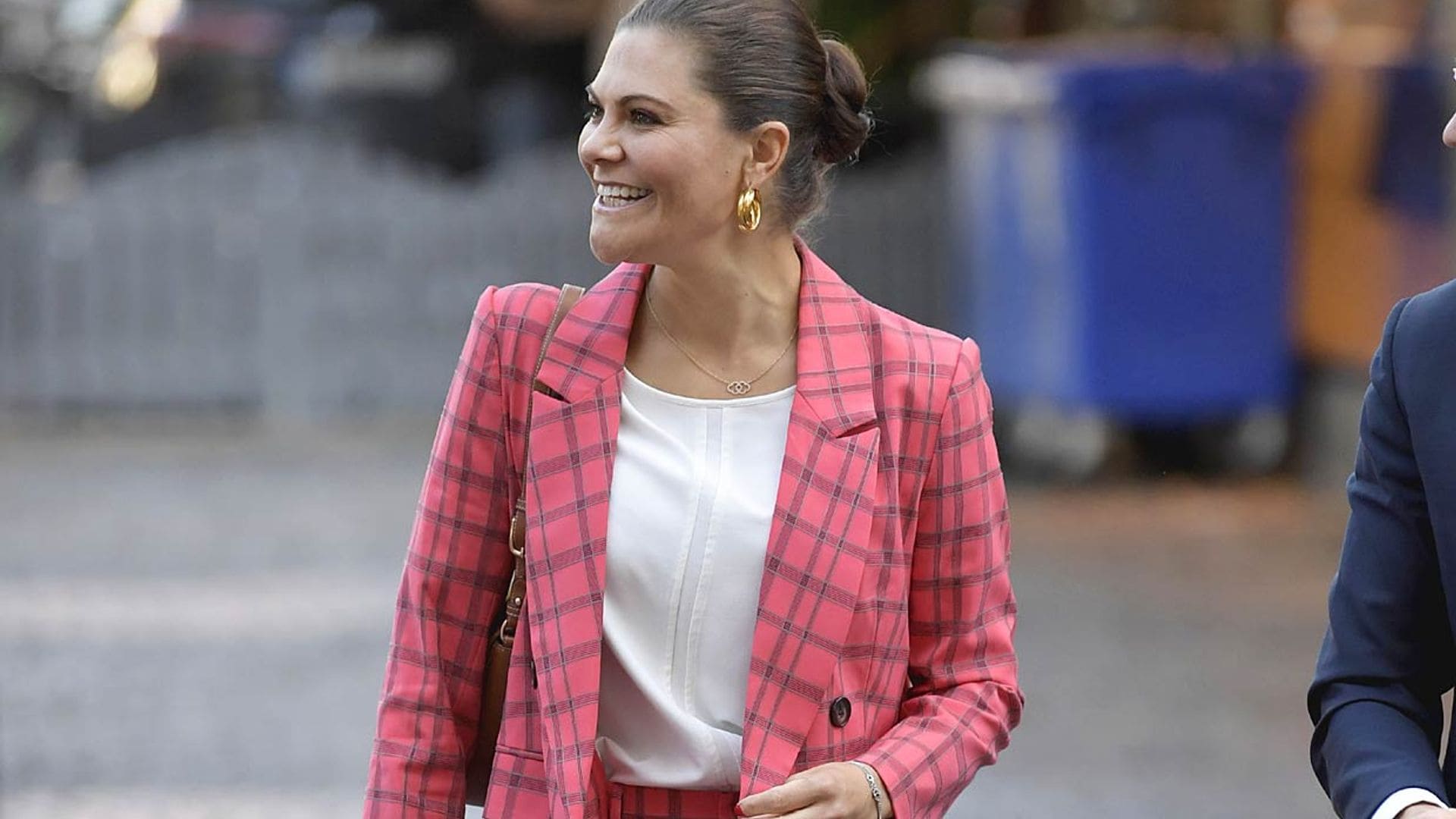 Tras los vestidos de flores, Victoria de Suecia tiene un nuevo 'flechazo' de moda
