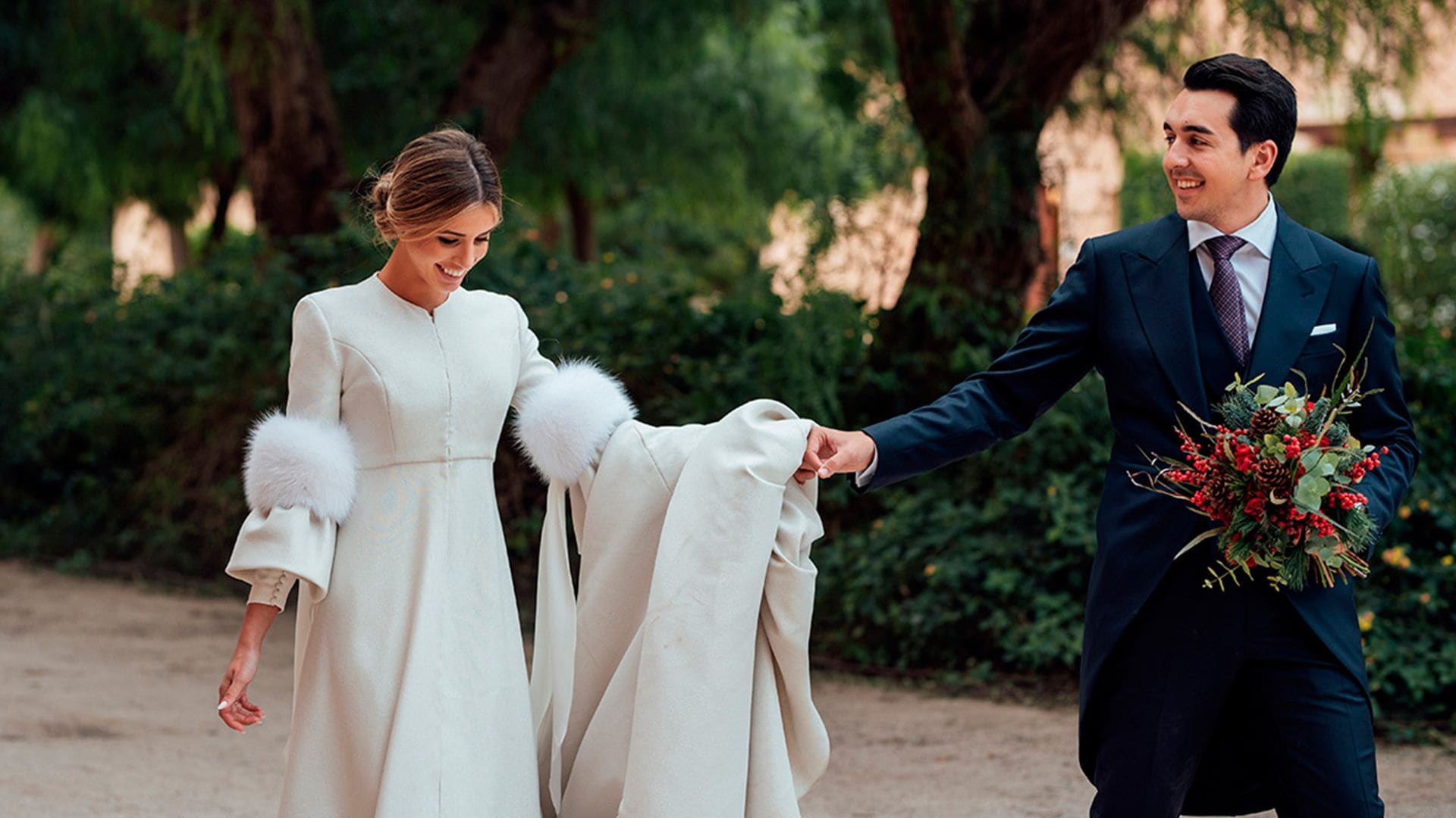 8 novias con abrigo que haran que quieras casarte en invierno